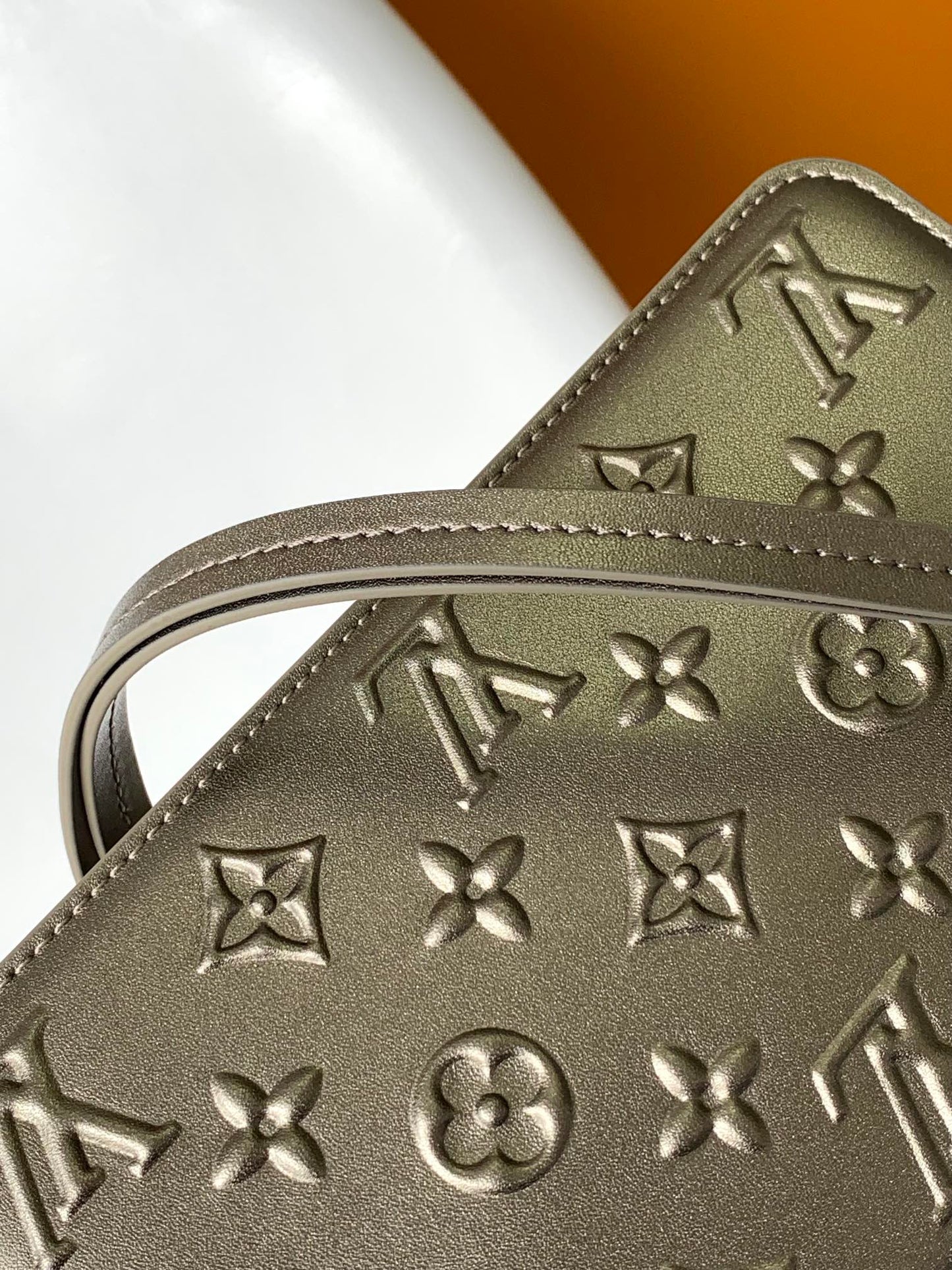 LV 25S LEXINGTON PREMIUM ORIGINAL HANDBAG 21 IN BEIGE GRAY MOONOGRAM CALFSKIN SHIMMERING METALLIC GOLD