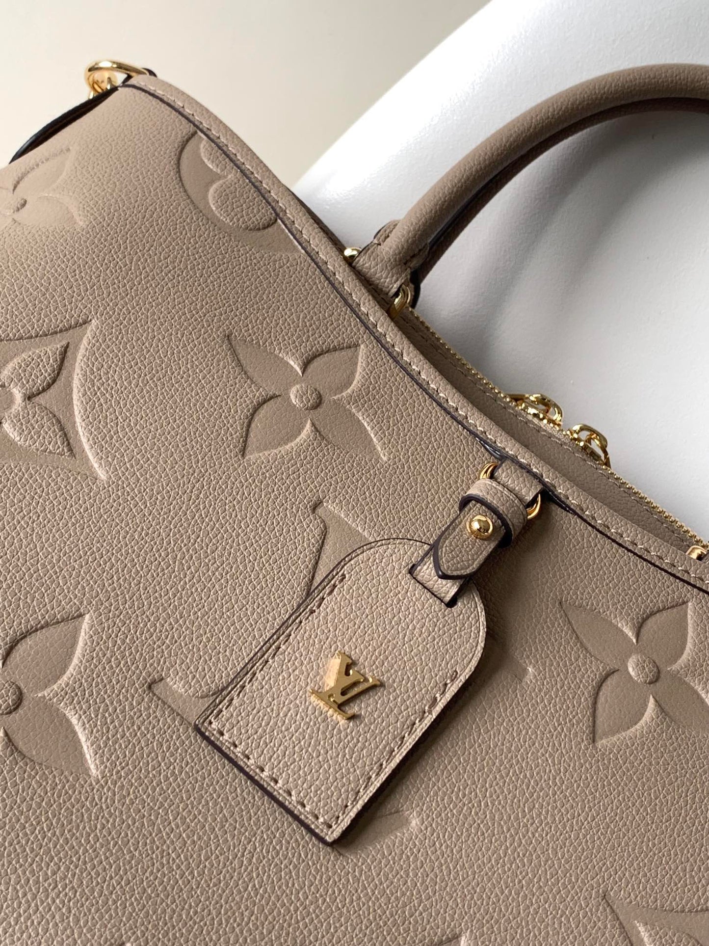 LV 25S TRIANON MM BAG 36 IN WARM TAUPE CALFSKIN GOLD HARDWARE