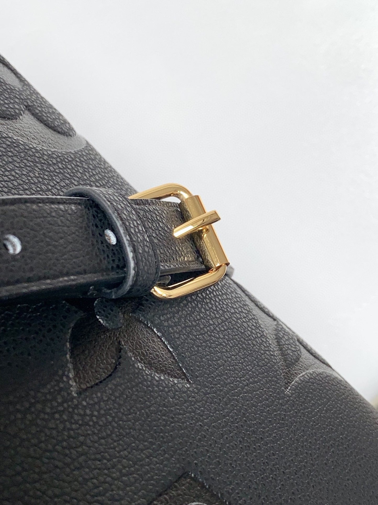 LV 25S TRIANON MM BAG 36 IN BLACK CALFSKIN GOLD HARDWARE