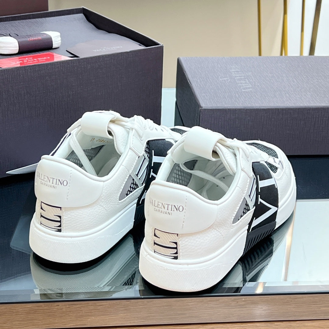 VALENTINO 25S GARAVANI VL7N SNEAKERS IN WHITE MIX BLACK LAMBSKIN - 35