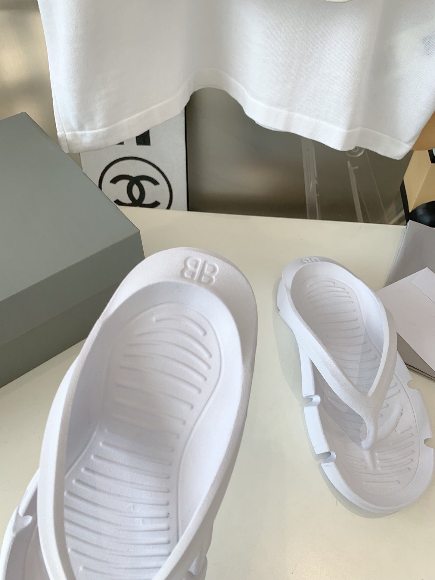 THONG SANDALS IN WHITE RUBBER - 35