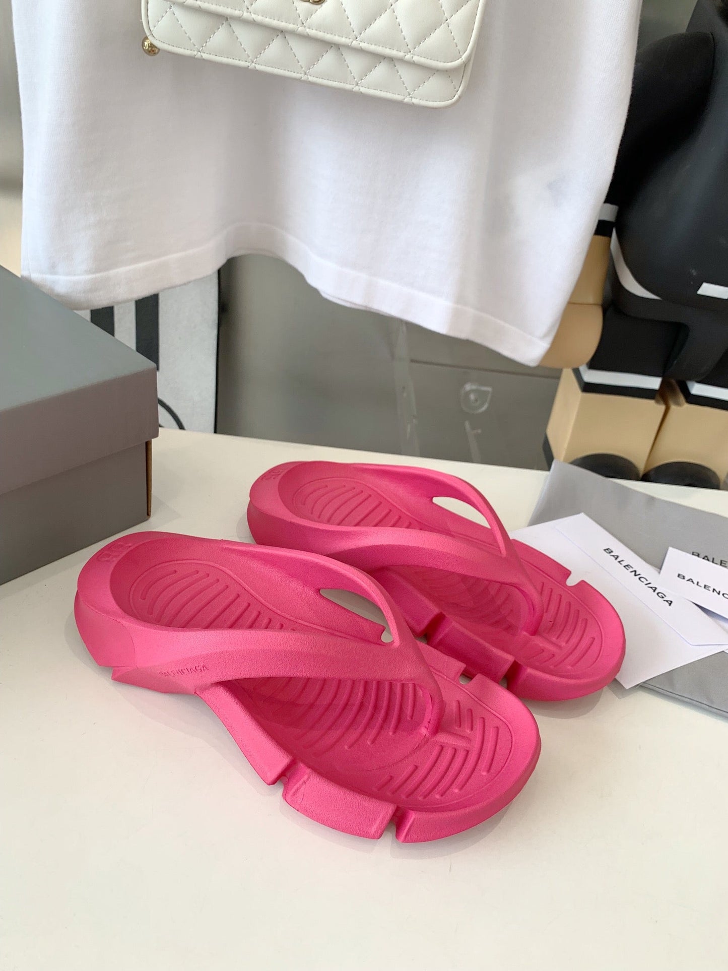 THONG SANDALS IN CABARET PINK RUBBER - 35