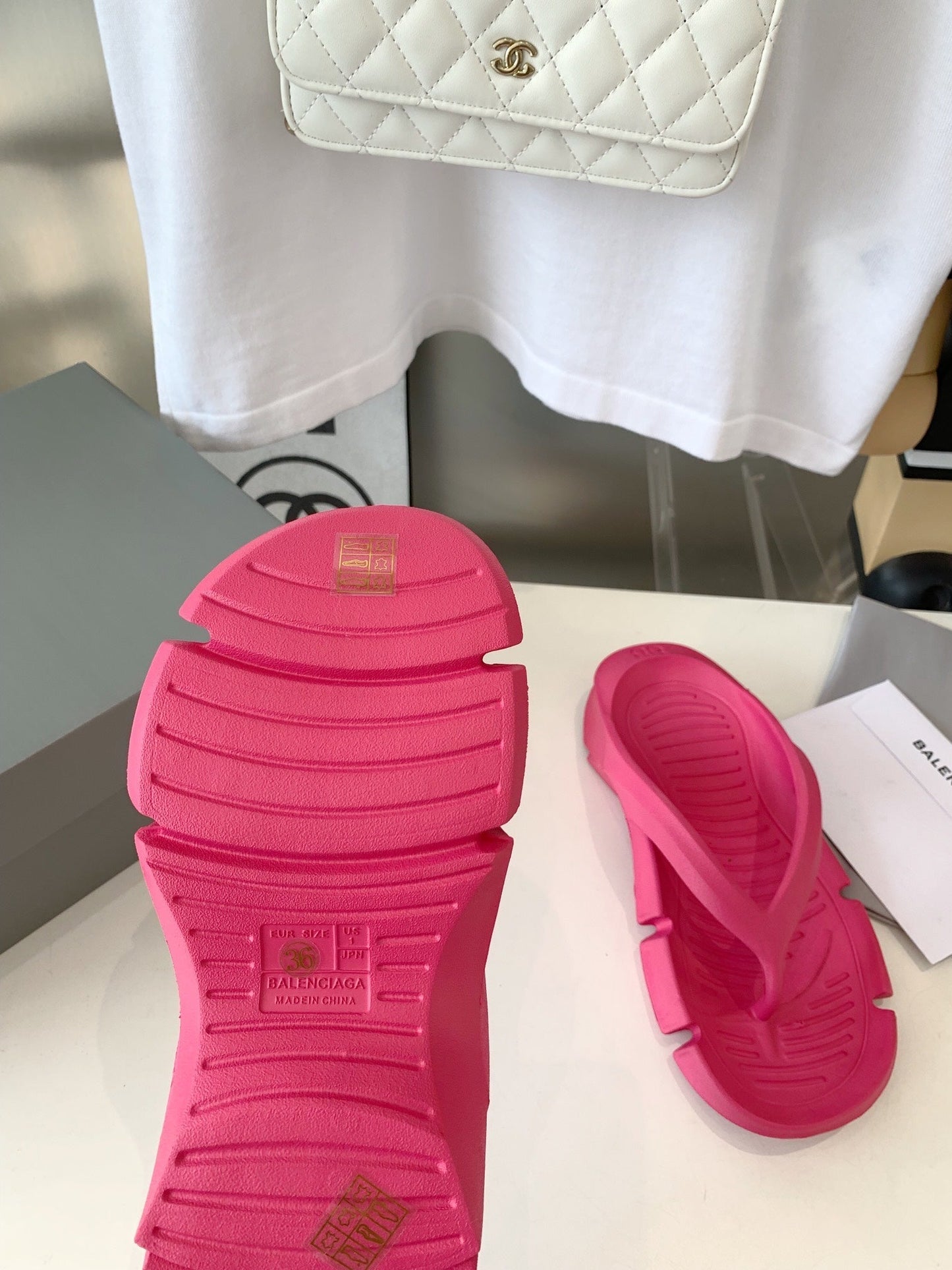 THONG SANDALS IN CABARET PINK RUBBER - 35