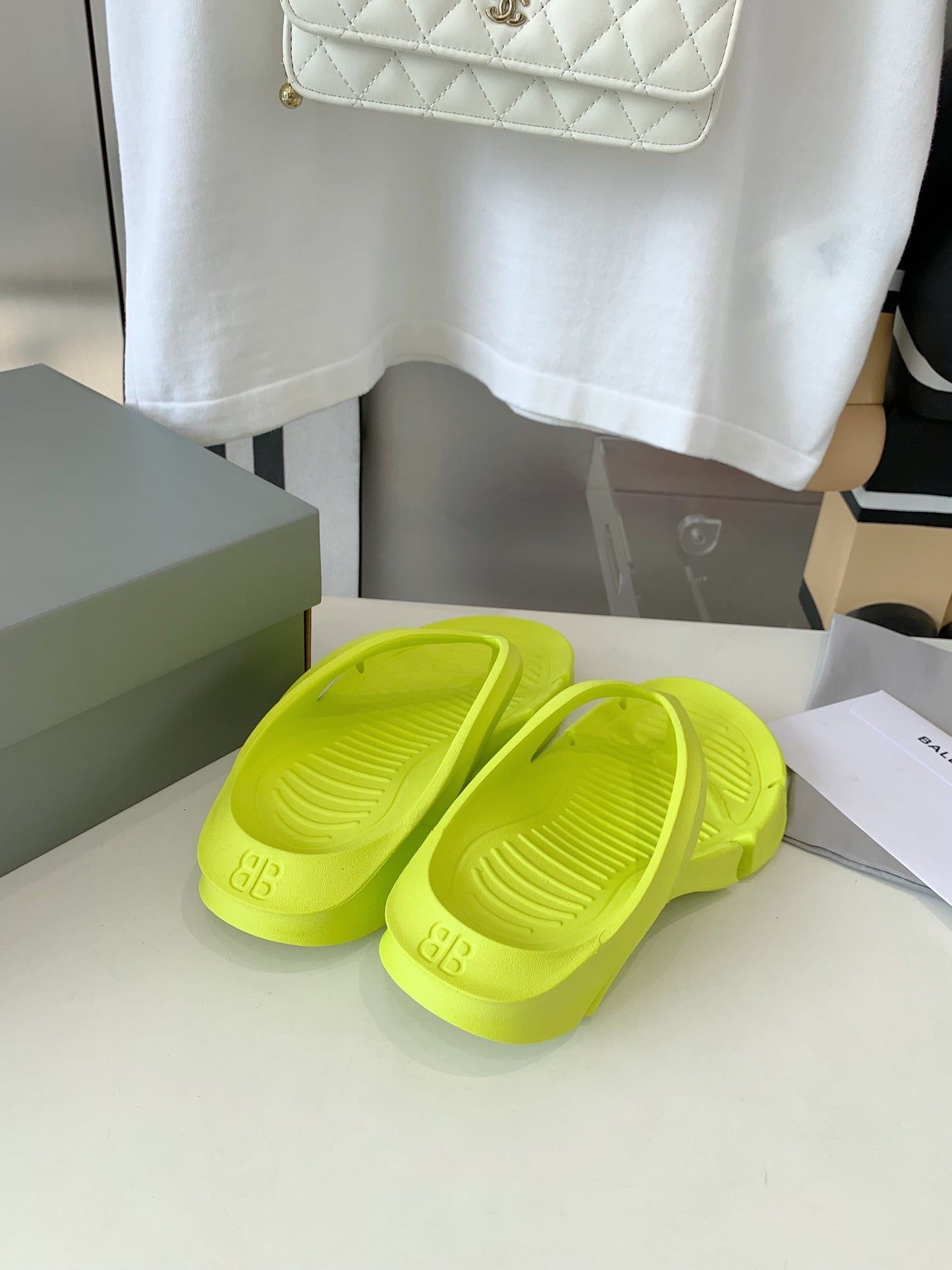 THONG SANDALS IN VOLT GREEN RUBBER - 35