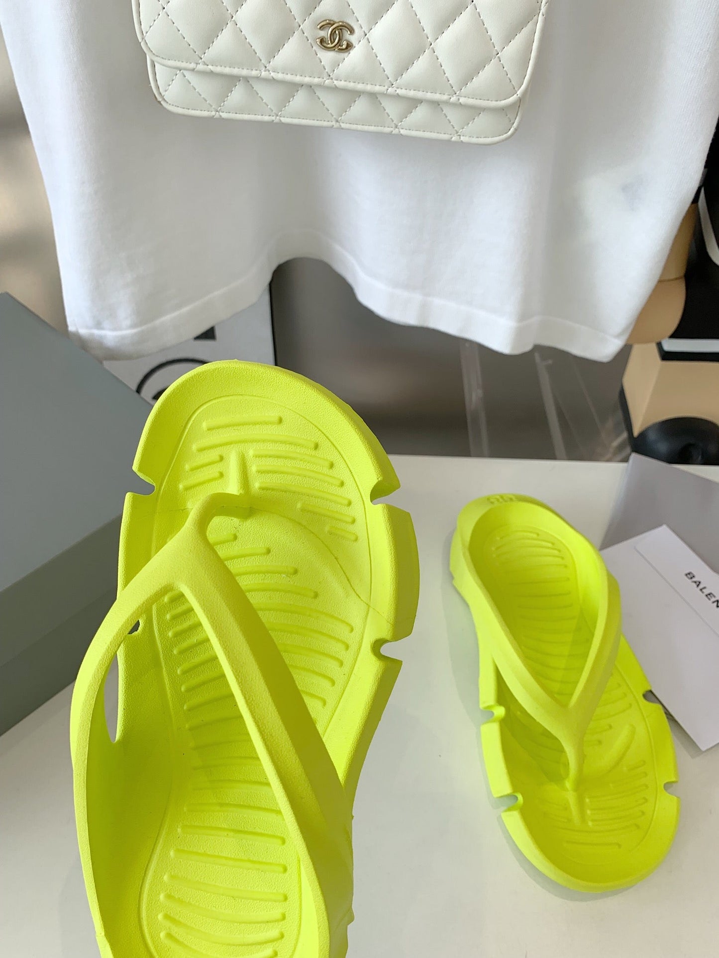 THONG SANDALS IN VOLT GREEN RUBBER - 35