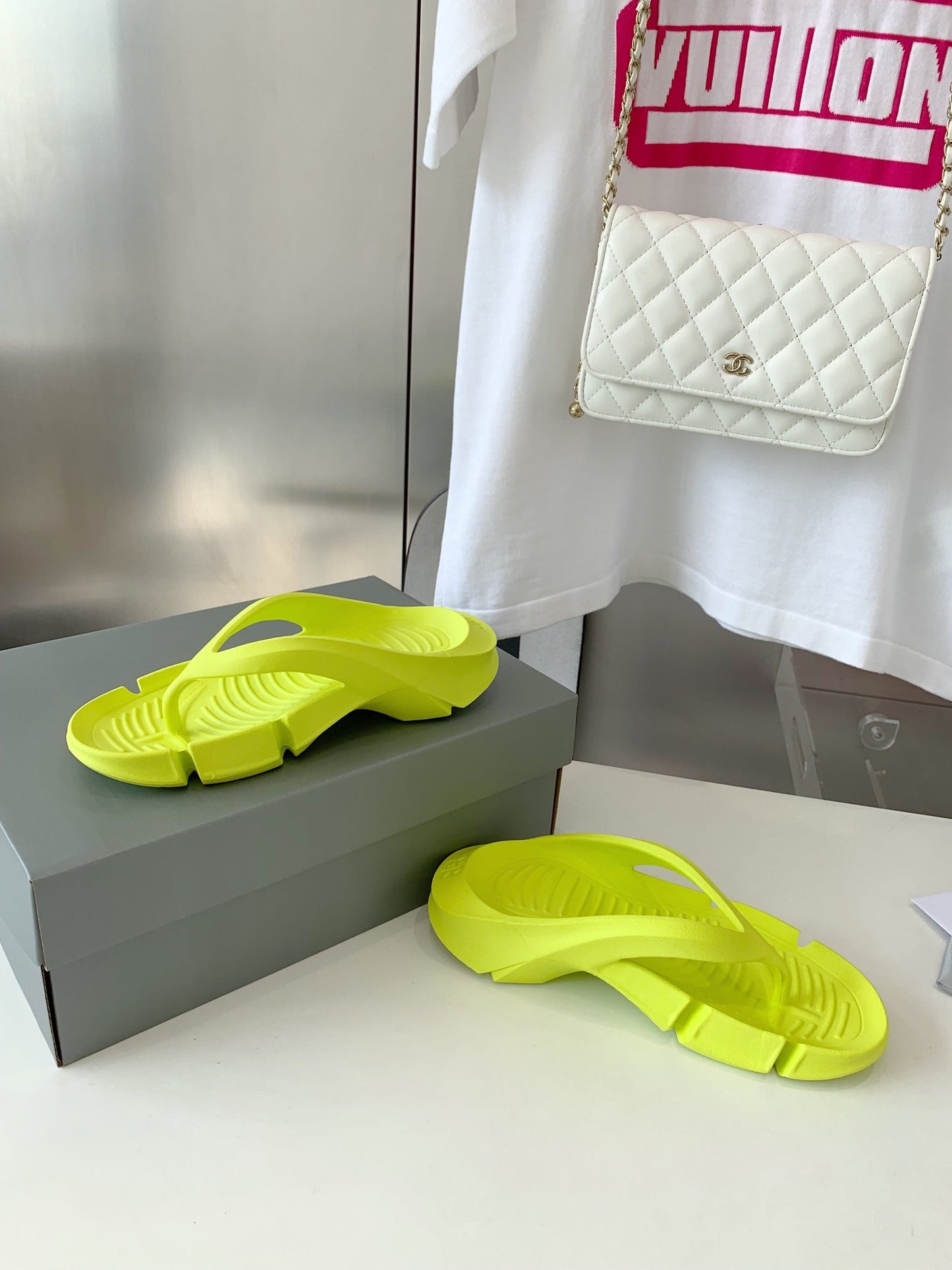 THONG SANDALS IN VOLT GREEN RUBBER - 35