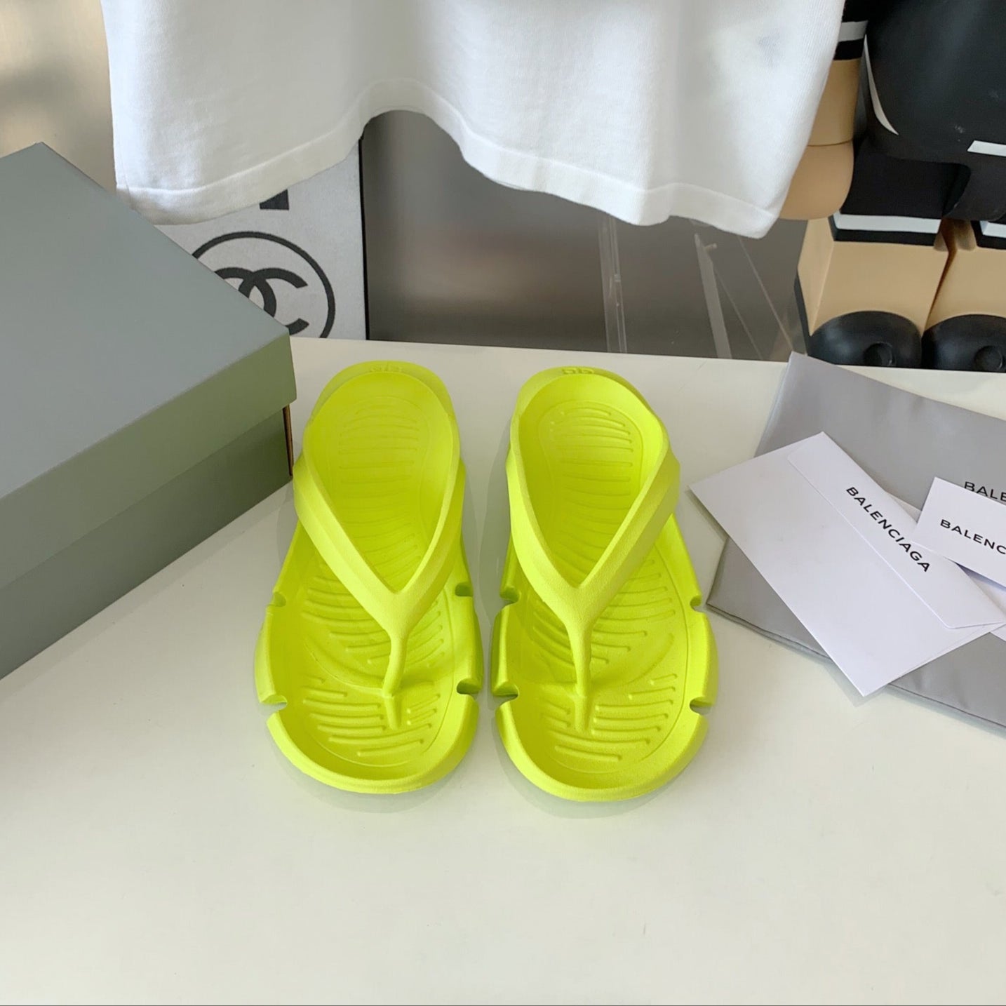 THONG SANDALS IN VOLT GREEN RUBBER - 35