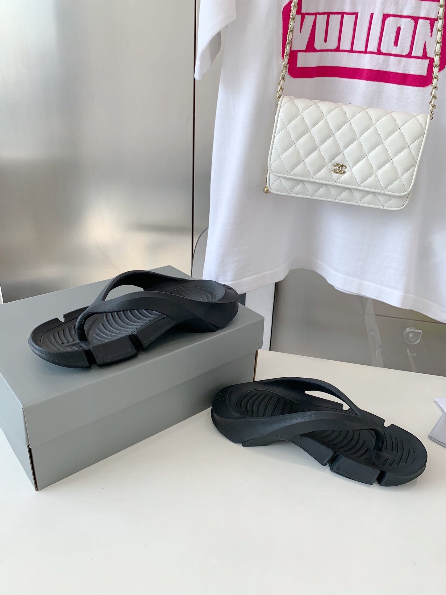 THONG SANDALS IN BLACK RUBBER - 35