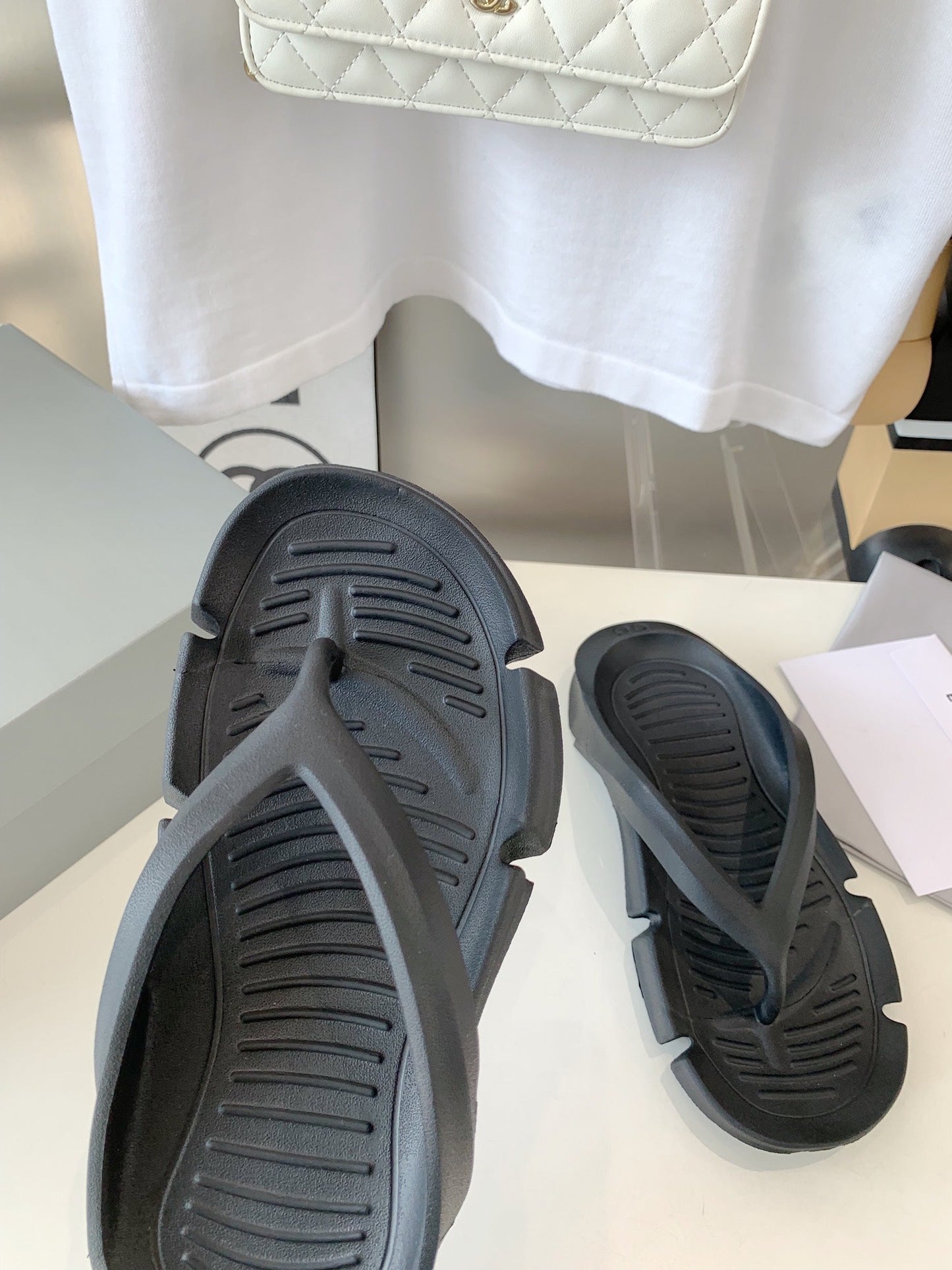 THONG SANDALS IN BLACK RUBBER - 35