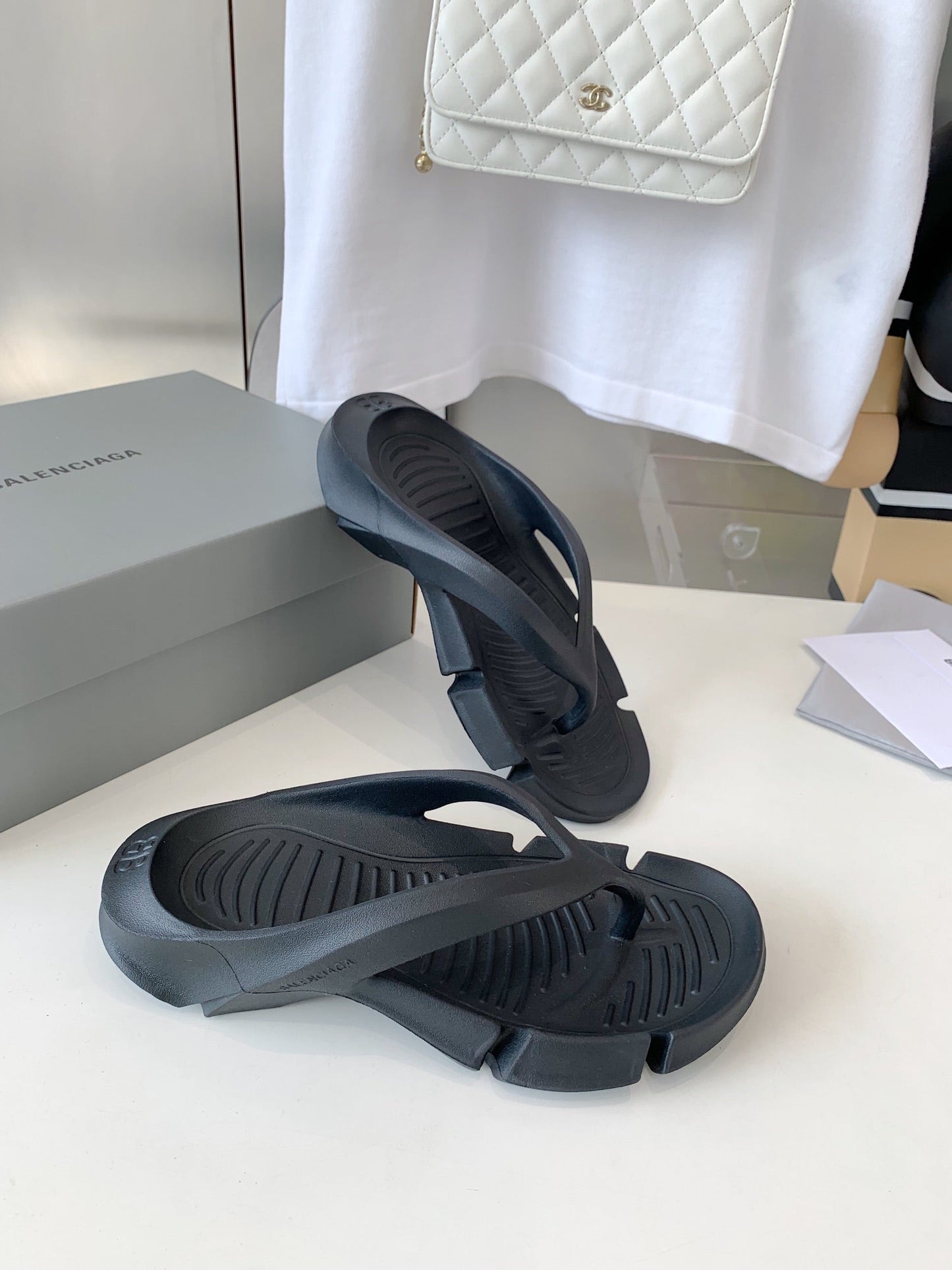 THONG SANDALS IN BLACK RUBBER - 35