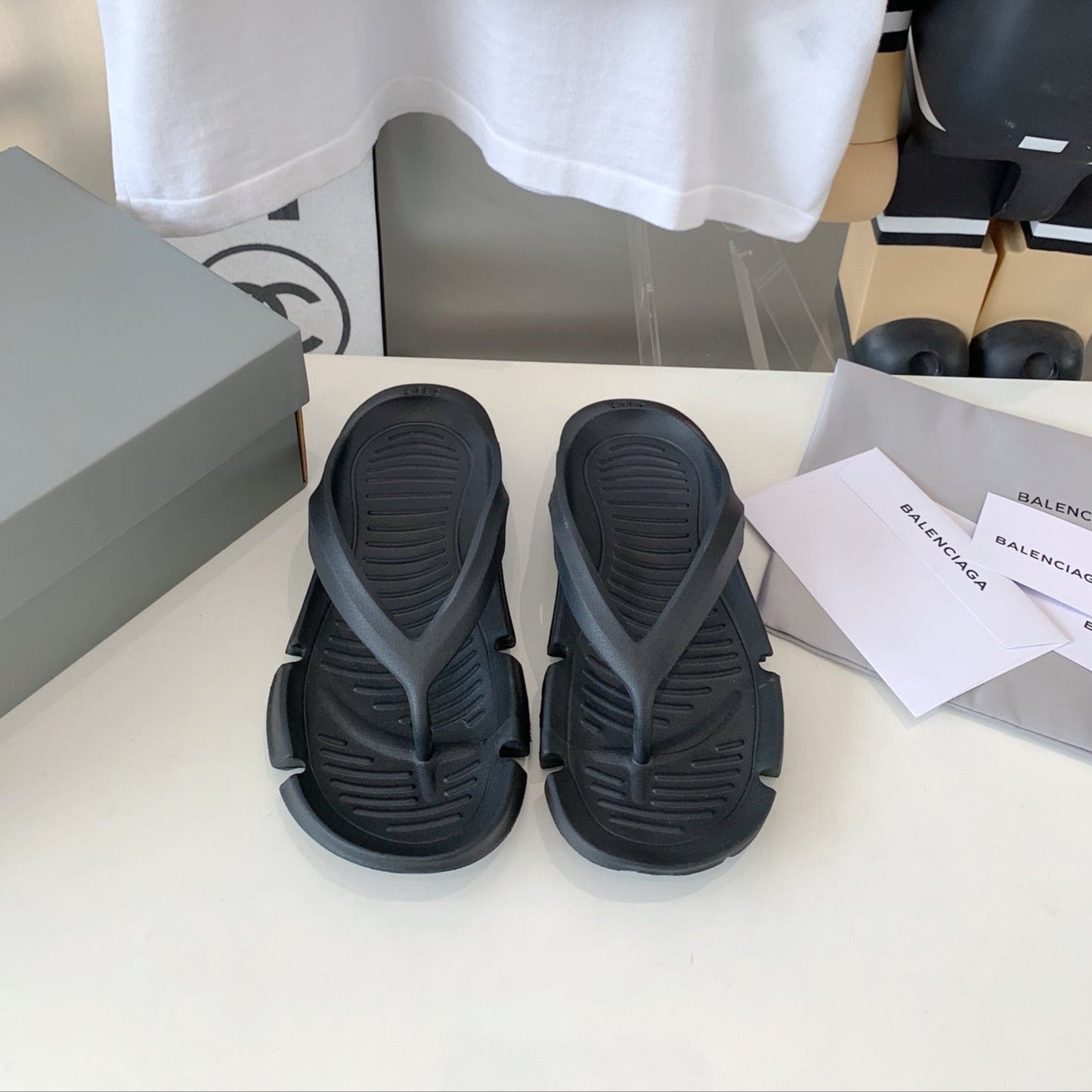 THONG SANDALS IN BLACK RUBBER - 35