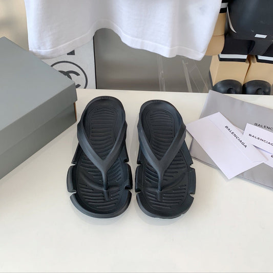 THONG SANDALS IN BLACK RUBBER - 35