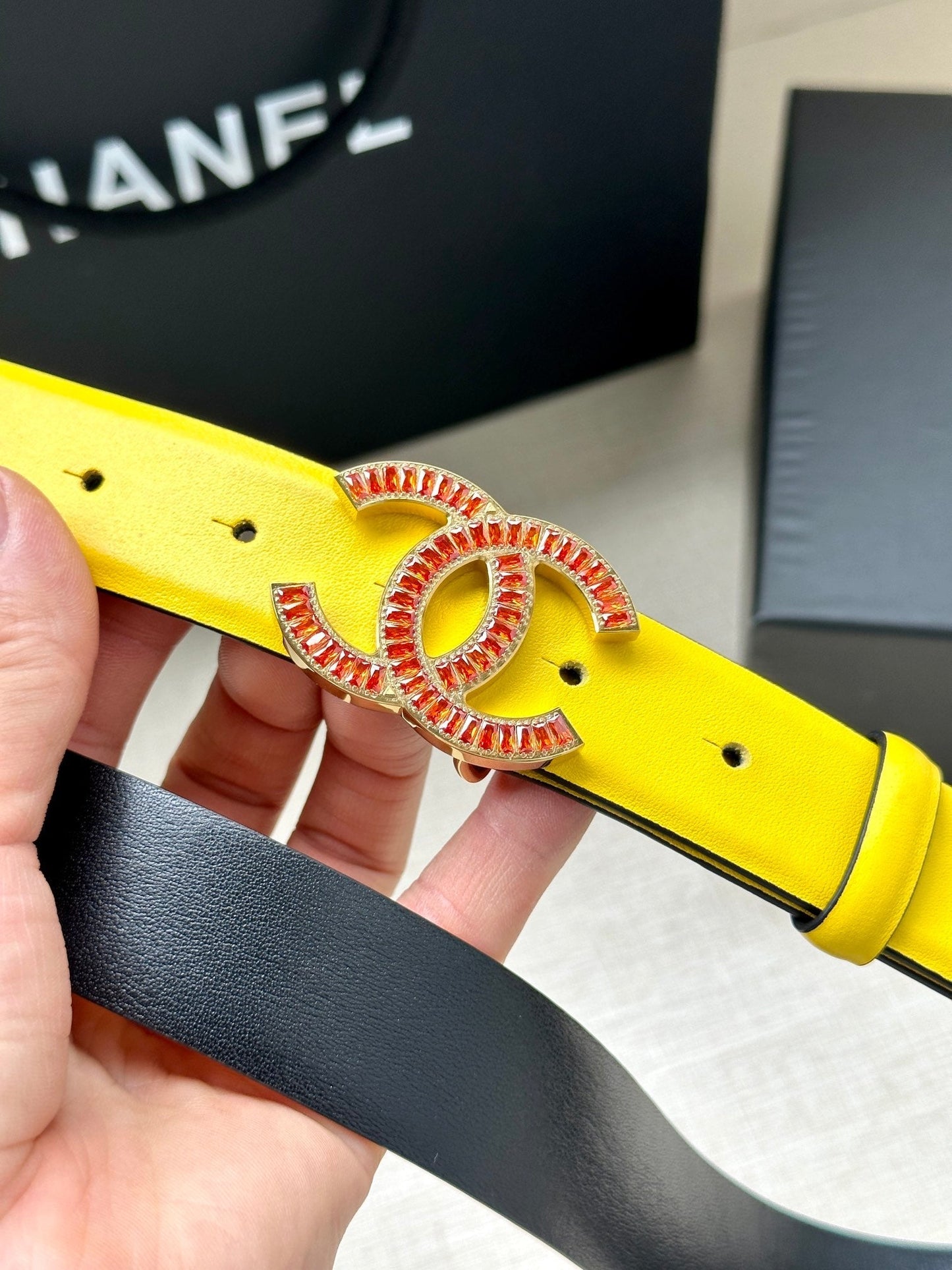 CHANEL 25S BELT 30 MM IN YELLOW CALFSKIN 616967 - 30