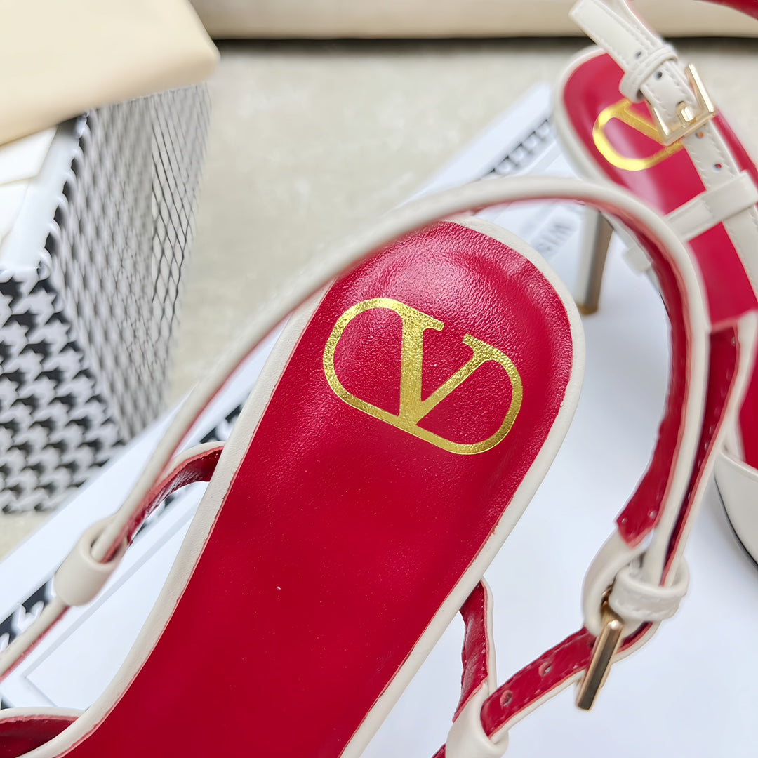 VLOGO SLINGBACK PUMP IN WHITE CALFSKIN LEATHER WITH GOLD LOGO - 35 / 4 cm
