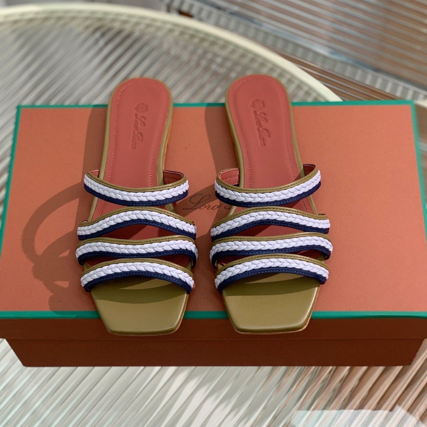 LP SPRIGHTLY CHARMS FLAT SANDAL WHITE AND OLIVE CALFSKIN - 35