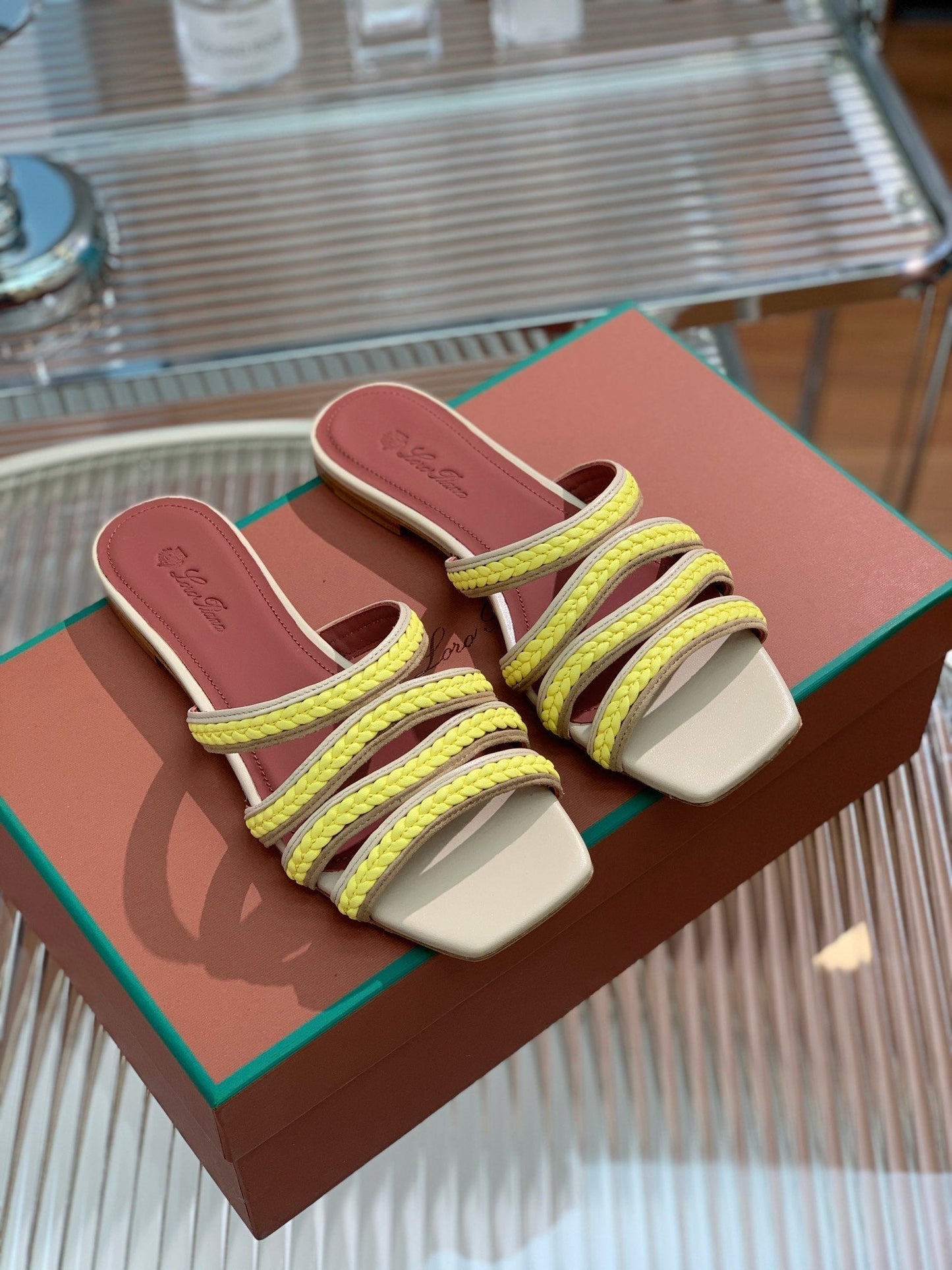 LP SPRIGHTLY CHARMS FLAT SANDAL LEMON CALFSKIN - 35