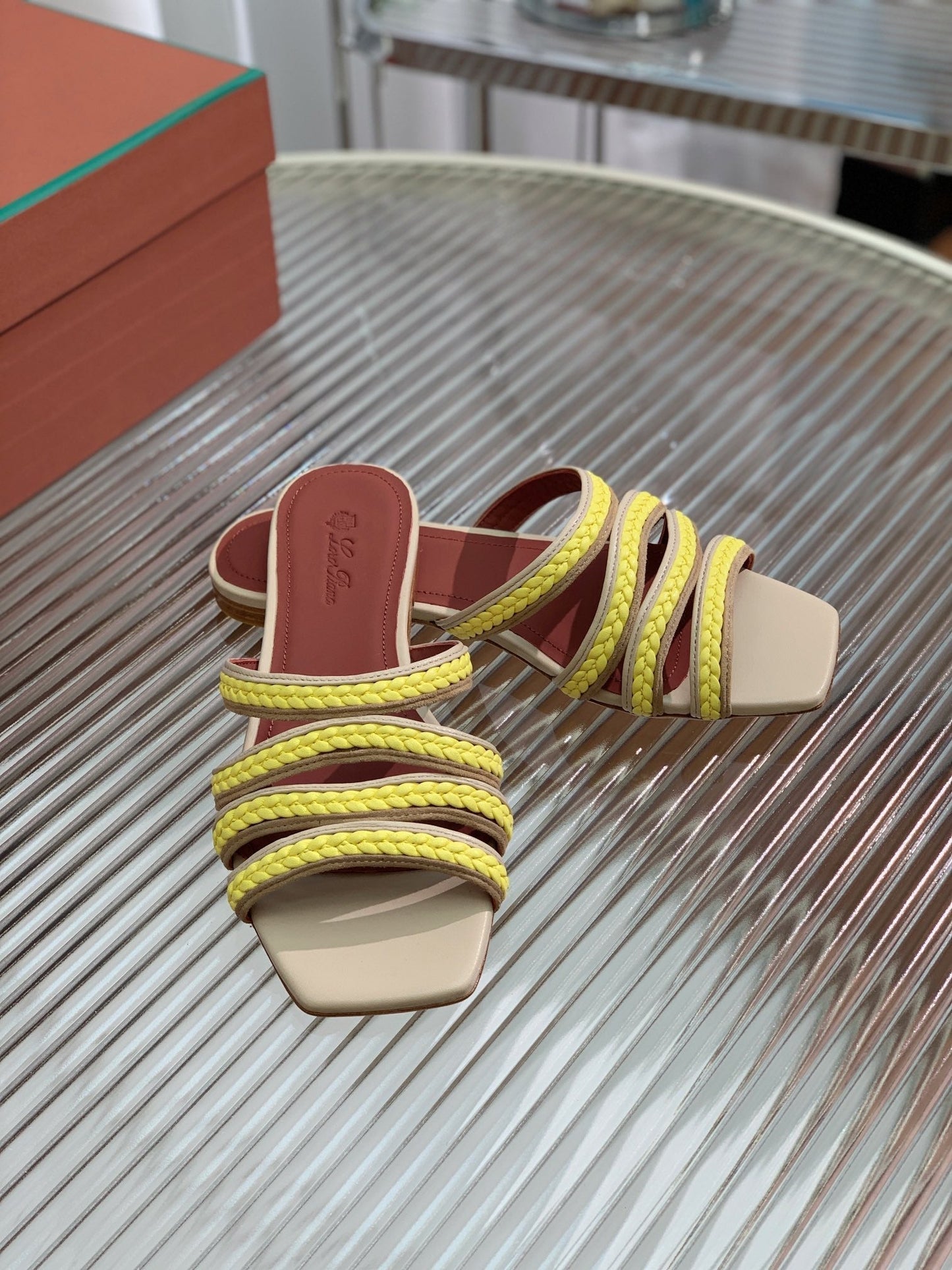 LP SPRIGHTLY CHARMS FLAT SANDAL LEMON CALFSKIN - 35