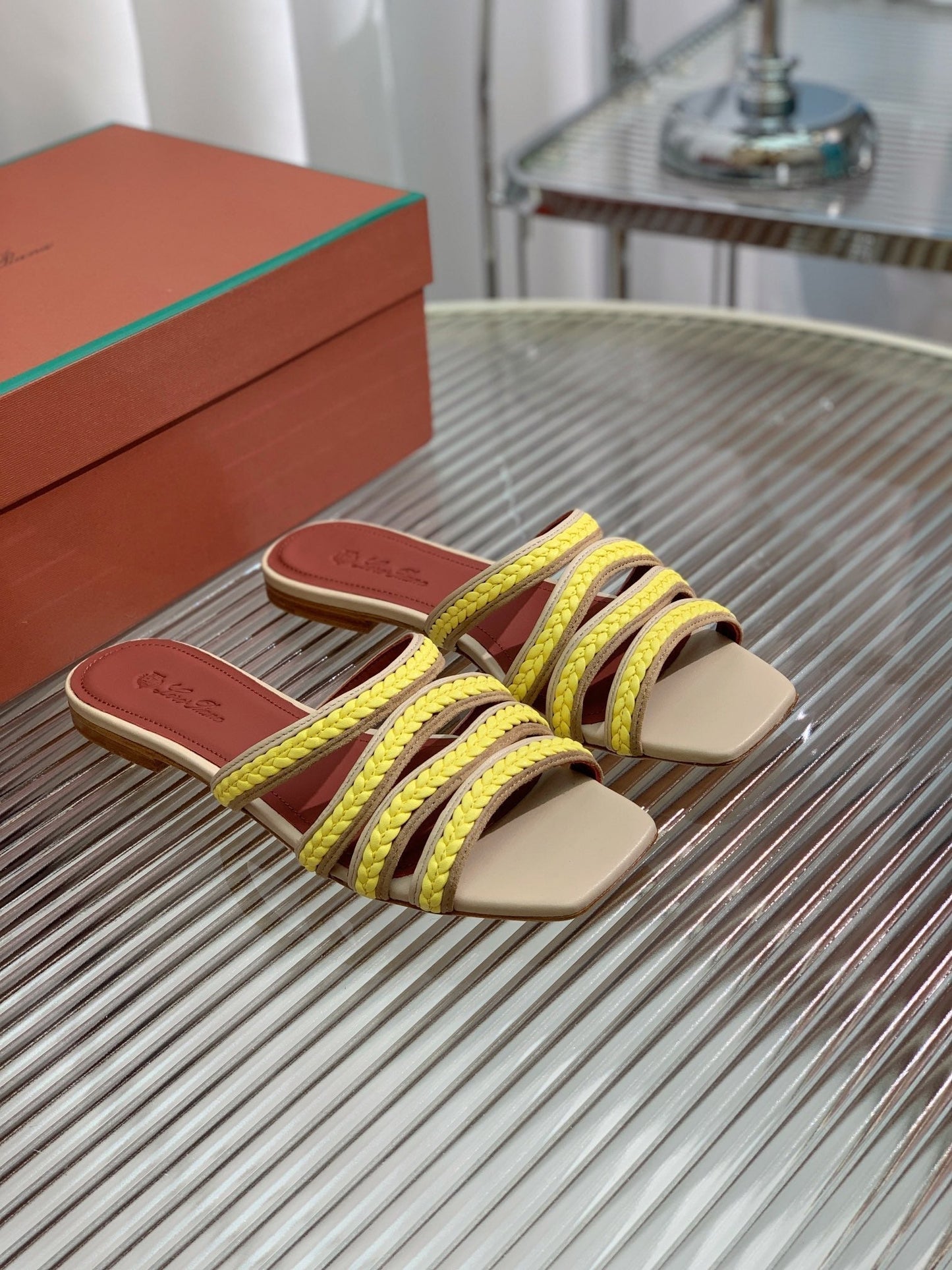 LP SPRIGHTLY CHARMS FLAT SANDAL LEMON CALFSKIN - 35