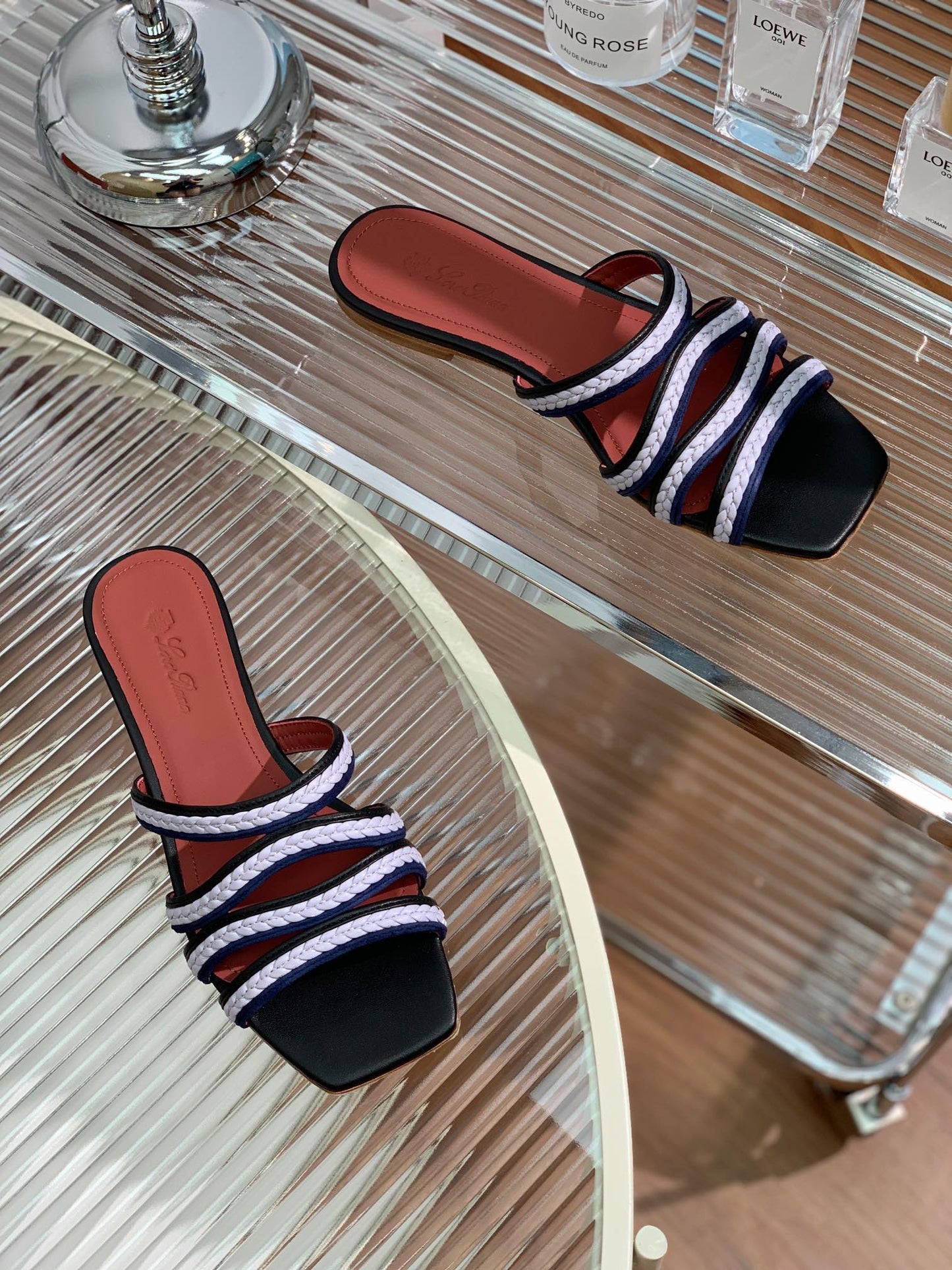 LP SPRIGHTLY CHARMS FLAT SANDAL WHITE AND BLACK CALFSKIN - 35