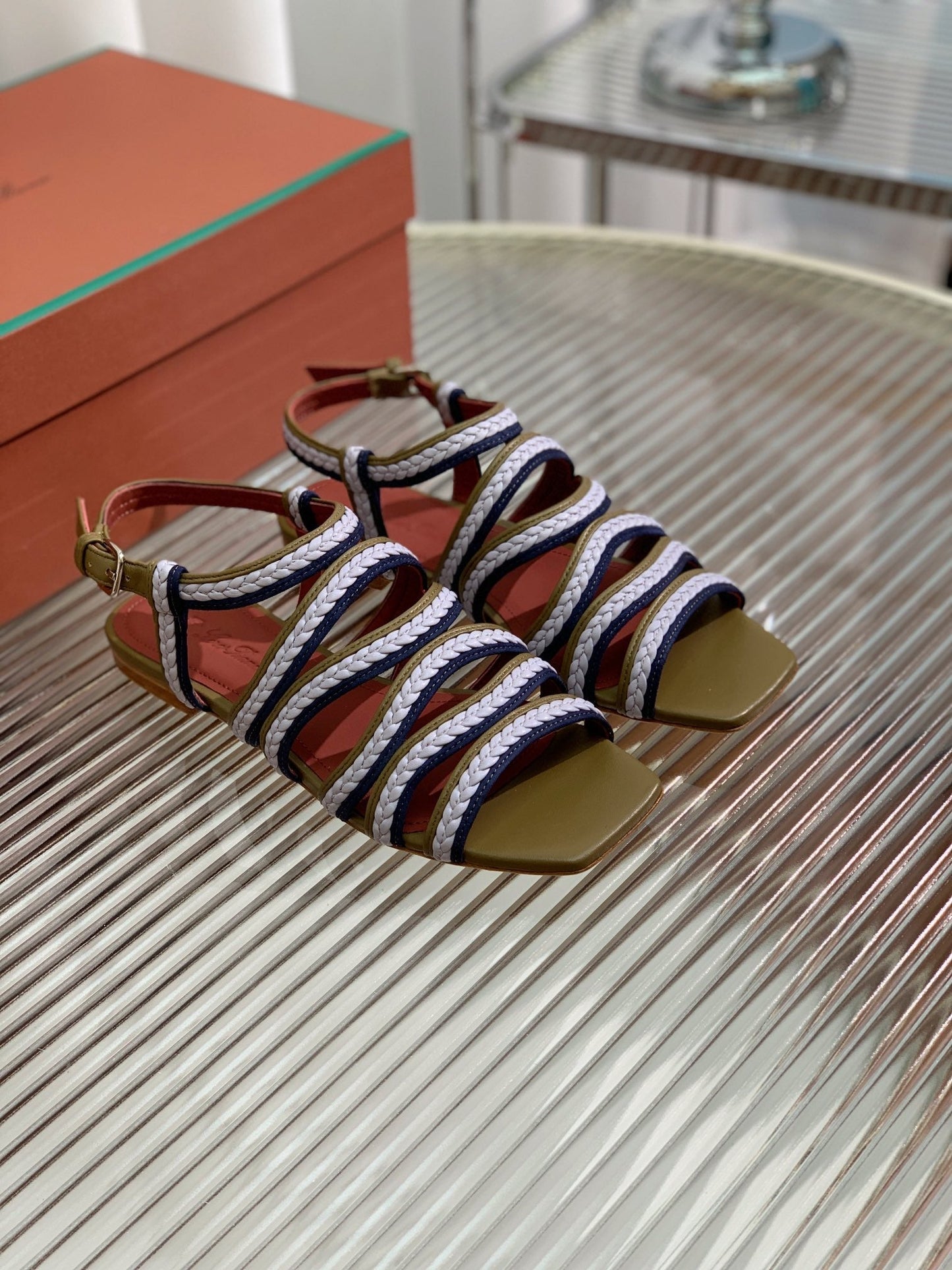 LP SPRIGHTLY CHARMS SANDAL WHITE AND OLIVE CALFSKIN - 35