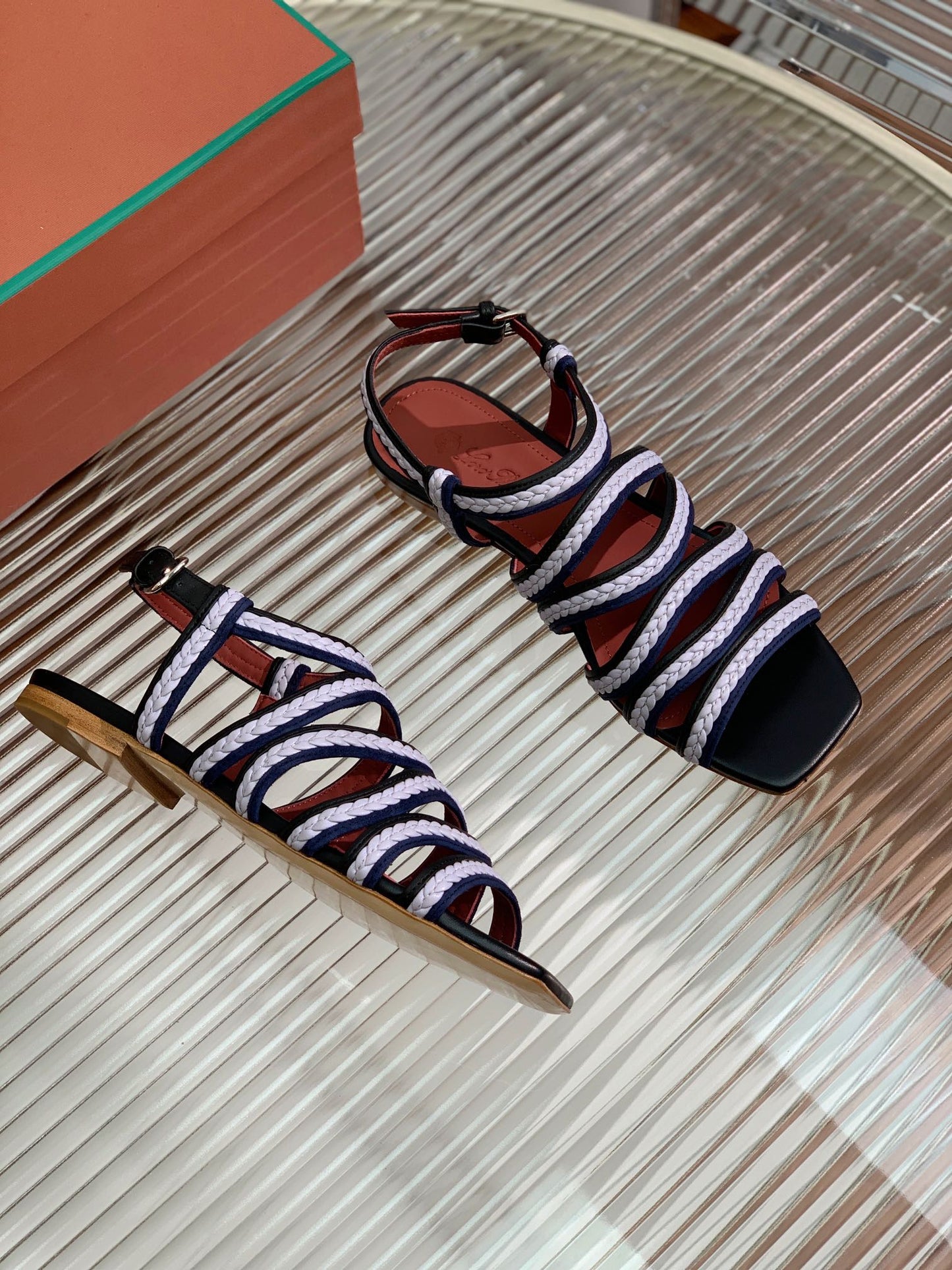 LP SPRIGHTLY CHARMS SANDAL WHITE AND BLACK CALFSKIN - 35