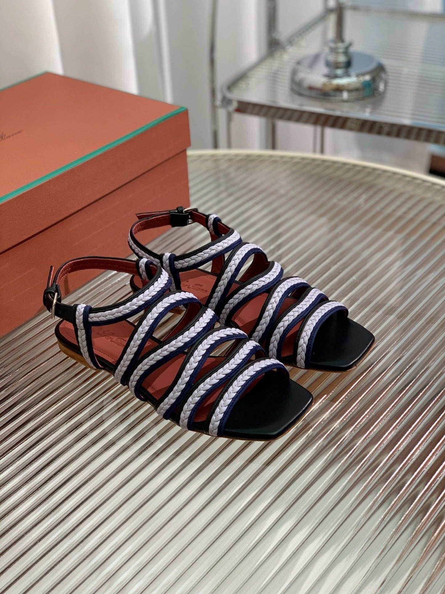 LP SPRIGHTLY CHARMS SANDAL WHITE AND BLACK CALFSKIN - 35