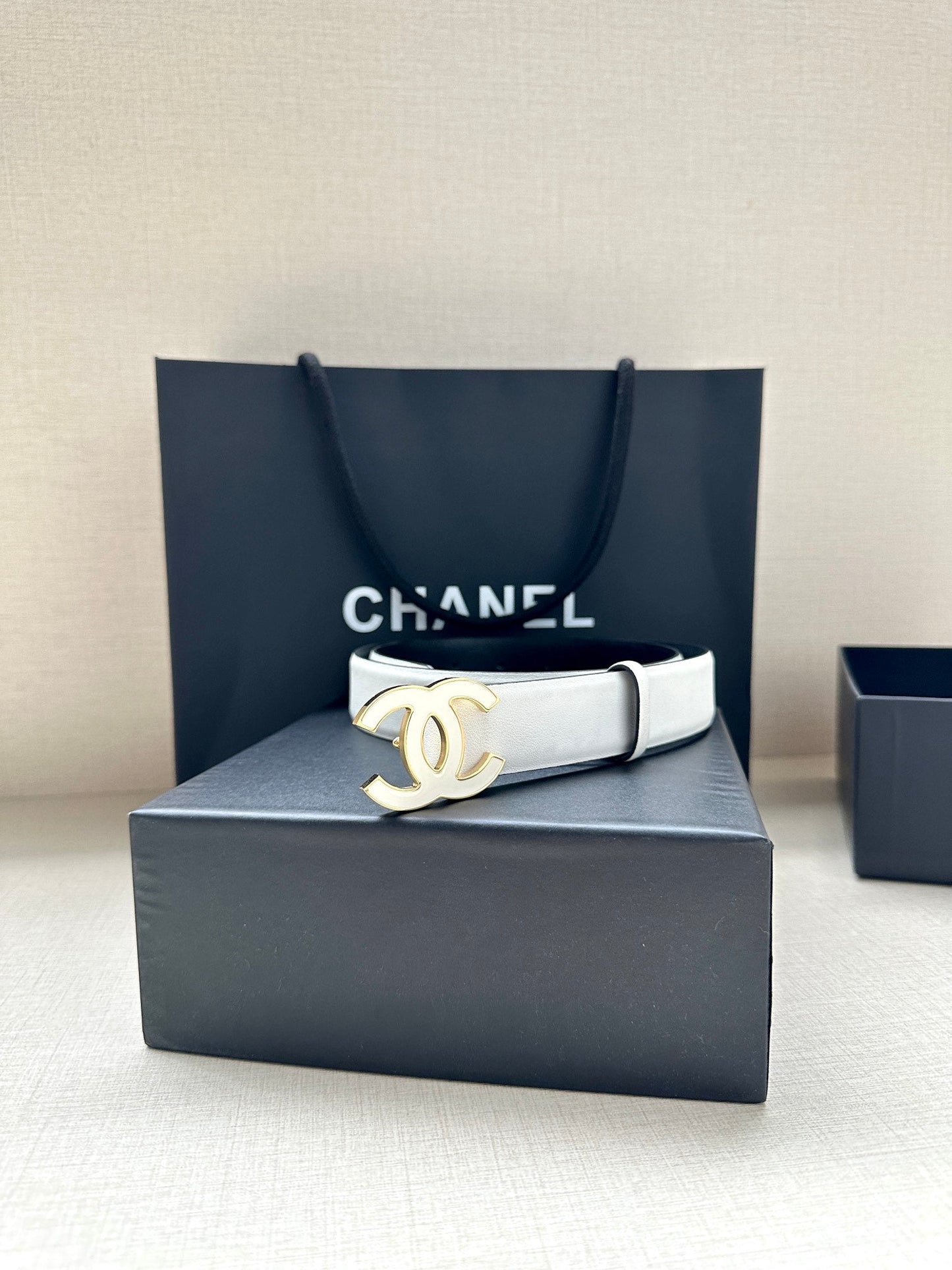 CC 30MM BELT IN FULL WHITE SMOOTH CALFSKIN METAL HARDWARE - 30
