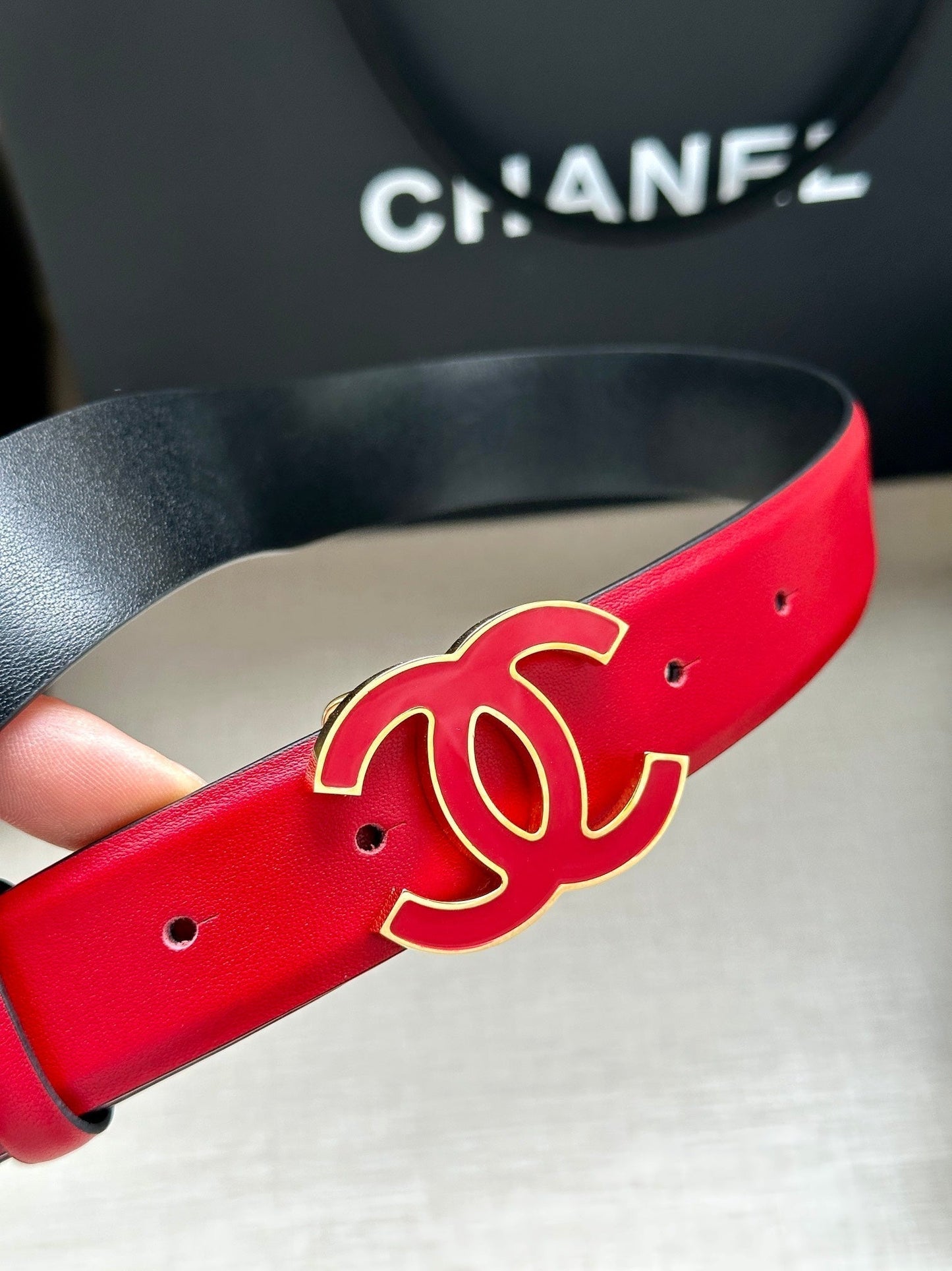 CC 30MM BELT IN CHERRY RED SMOOTH CALFSKIN METAL HARDWARE - 30