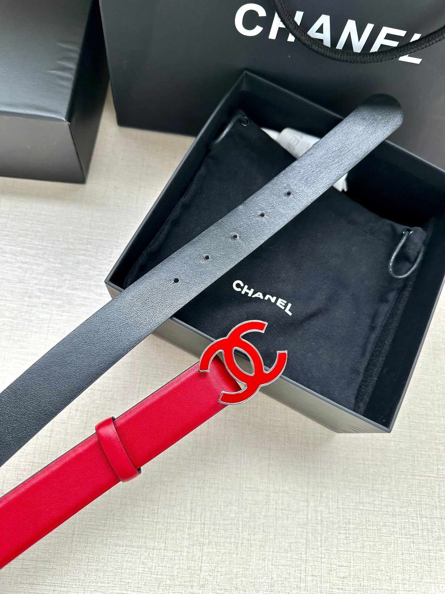 CC 30MM BELT IN CHERRY RED SMOOTH CALFSKIN METAL HARDWARE - 30