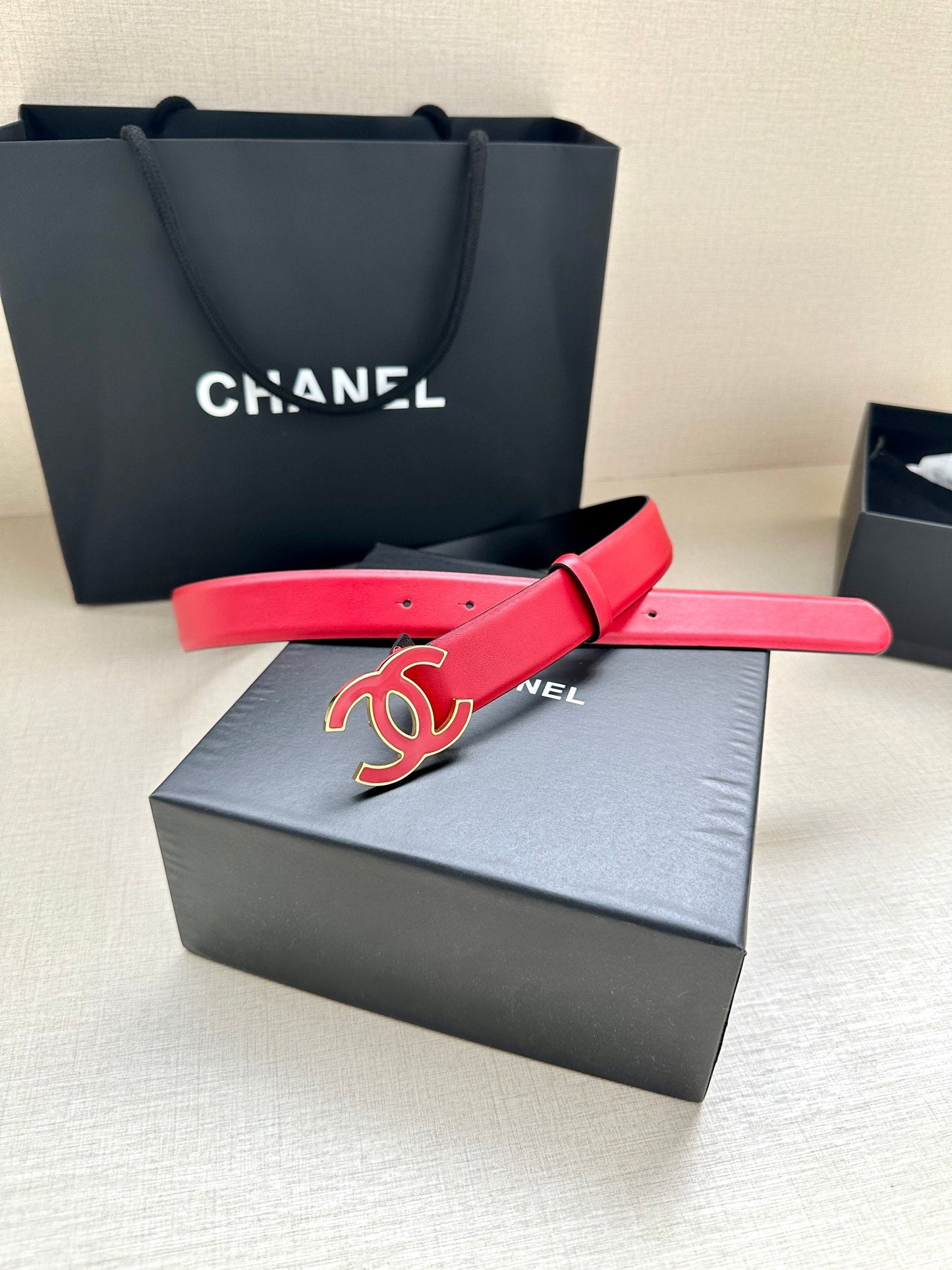 CC 30MM BELT IN CHERRY RED SMOOTH CALFSKIN METAL HARDWARE - 30