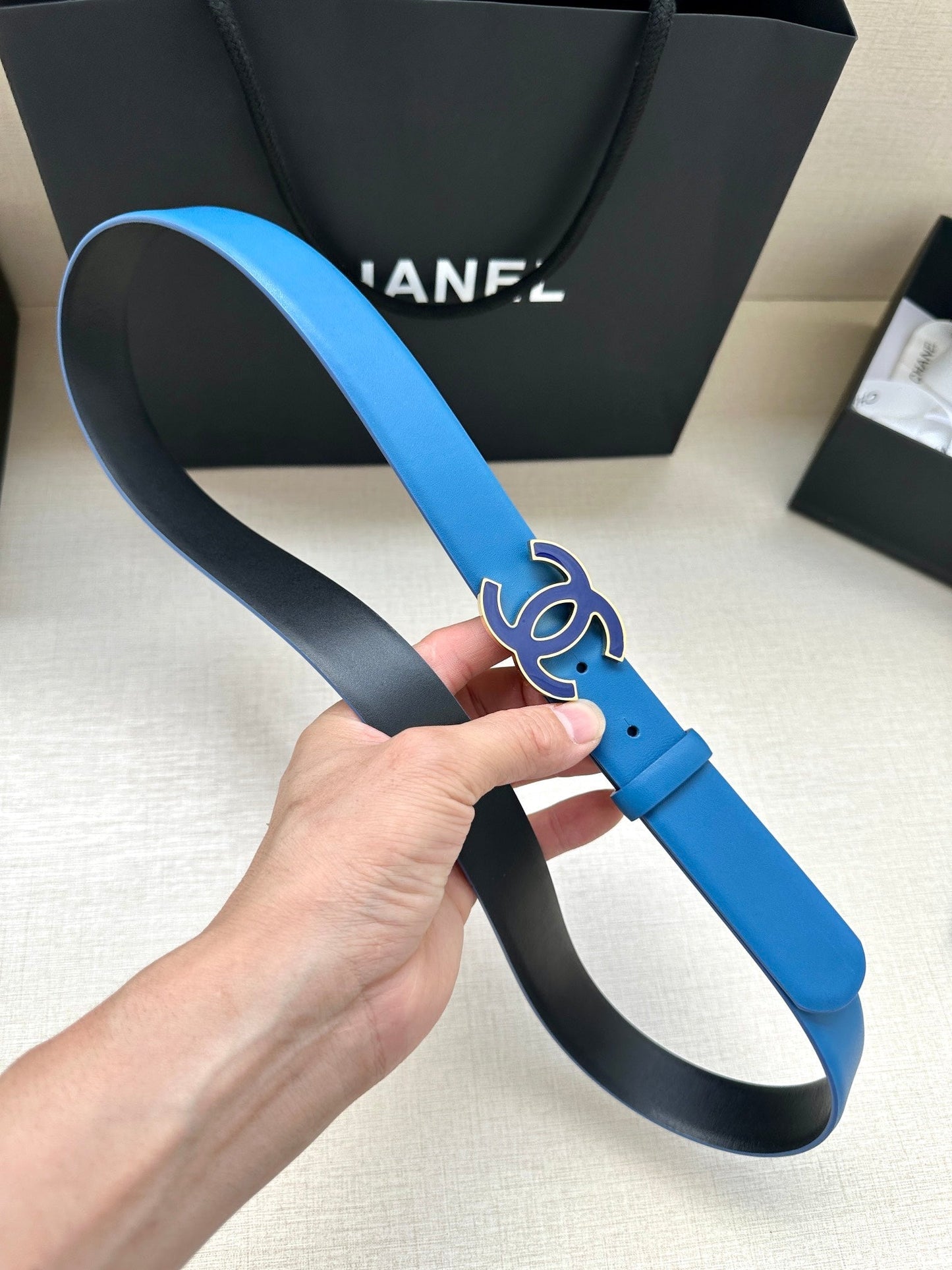 CC 30MM BELT IN COBALT BLUE SMOOTH CALFSKIN METAL HARDWARE - 30