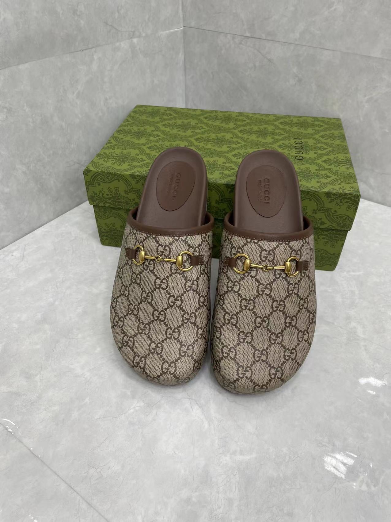 MULE WITH GOLD HORSEBIT IN BEIGE AND EBONY MONOGRAM CANVAS - 36