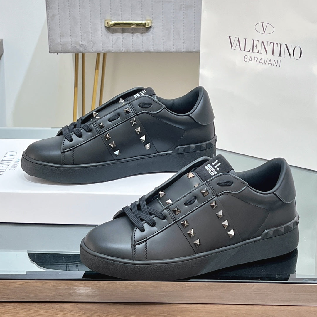 VALENTINO 25S GARAVANI ROCKSTUD UNTITLED STUDDED SNEAKERS IN BLACK LAMBSKIN - 35