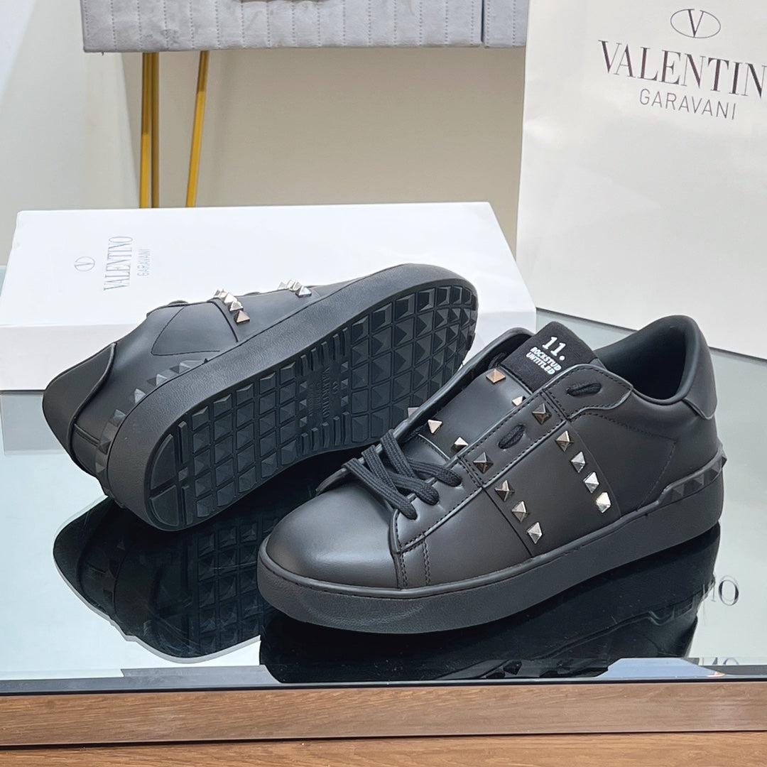 VALENTINO 25S GARAVANI ROCKSTUD UNTITLED STUDDED SNEAKERS IN BLACK LAMBSKIN - 35