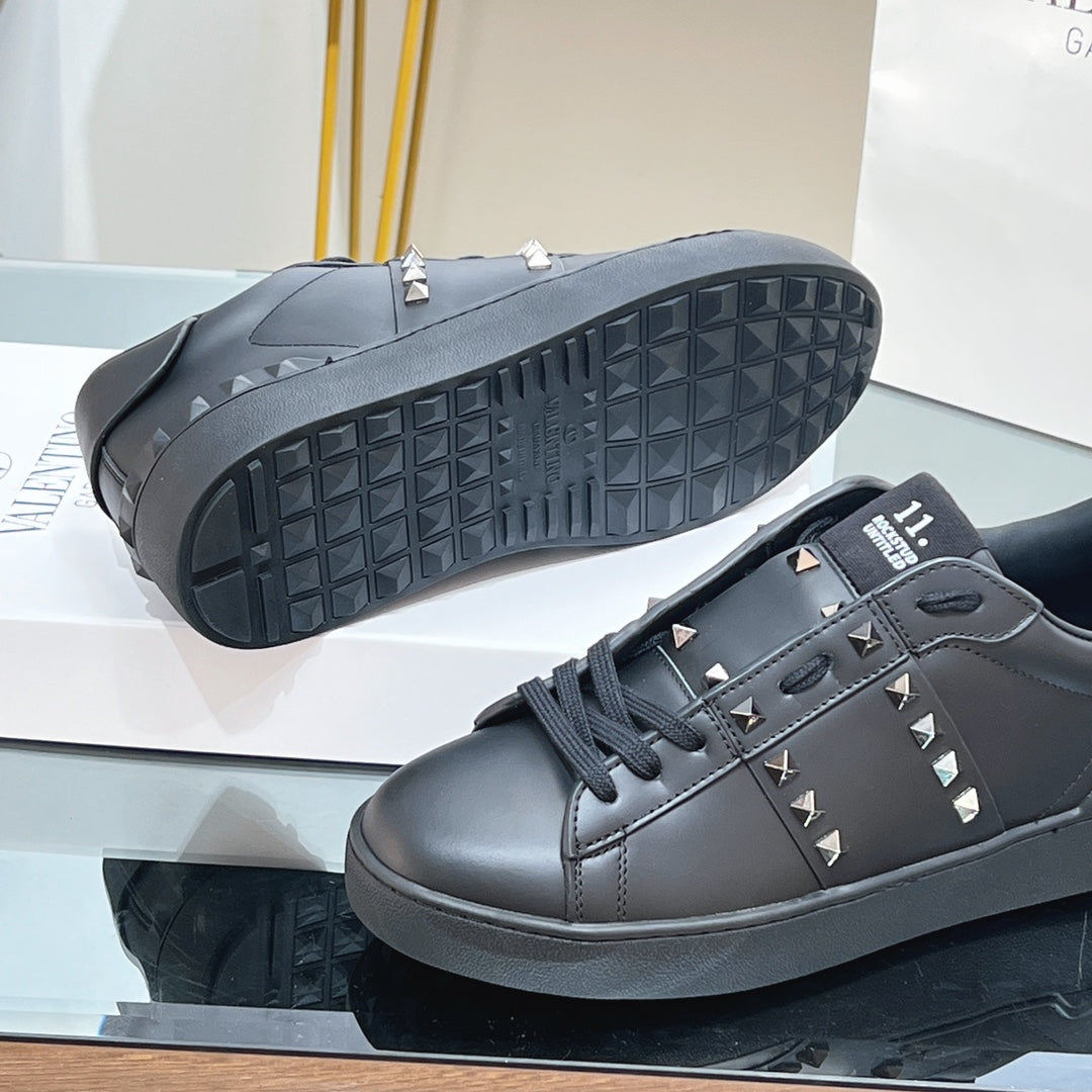 VALENTINO 25S GARAVANI ROCKSTUD UNTITLED STUDDED SNEAKERS IN BLACK LAMBSKIN - 35
