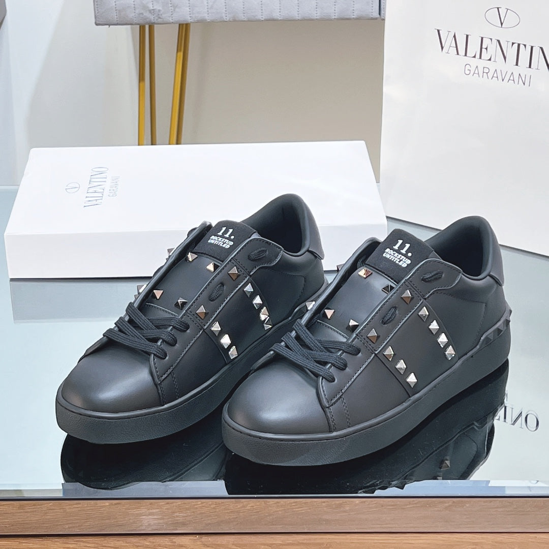 VALENTINO 25S GARAVANI ROCKSTUD UNTITLED STUDDED SNEAKERS IN BLACK LAMBSKIN - 35