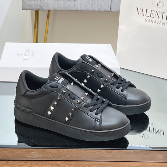 VALENTINO 25S GARAVANI ROCKSTUD UNTITLED STUDDED SNEAKERS IN BLACK LAMBSKIN - 35