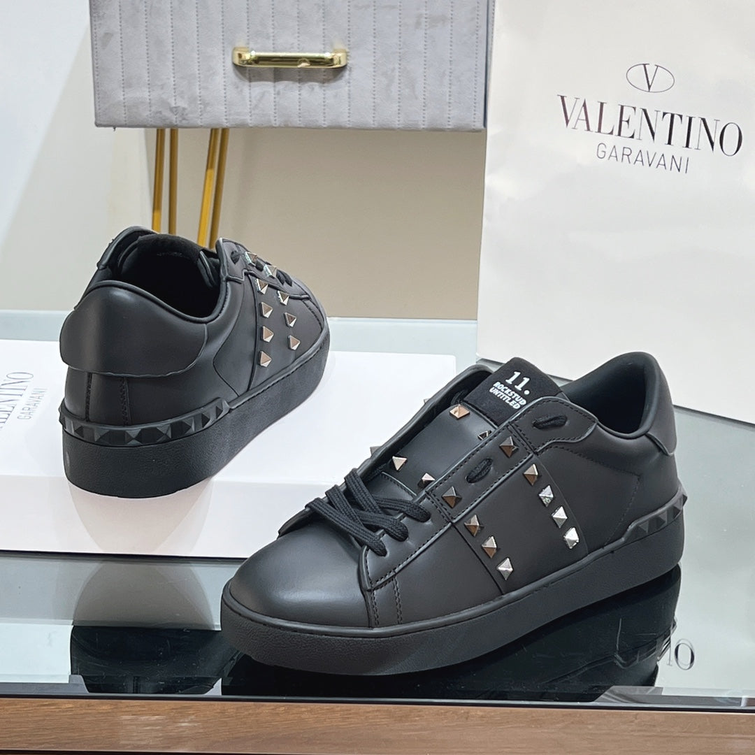 VALENTINO 25S GARAVANI ROCKSTUD UNTITLED STUDDED SNEAKERS IN BLACK LAMBSKIN - 35