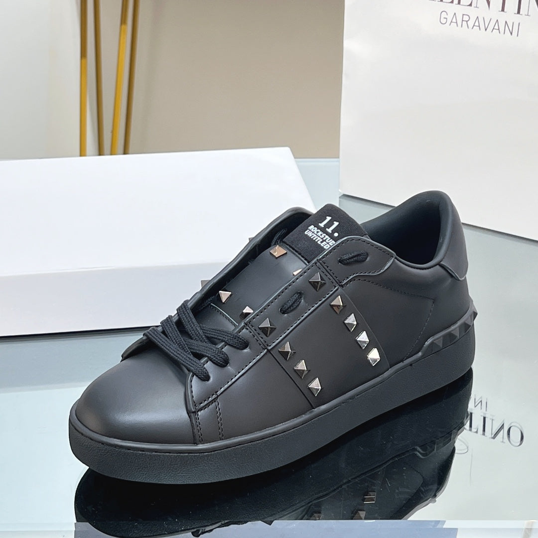 VALENTINO 25S GARAVANI ROCKSTUD UNTITLED STUDDED SNEAKERS IN BLACK LAMBSKIN - 35