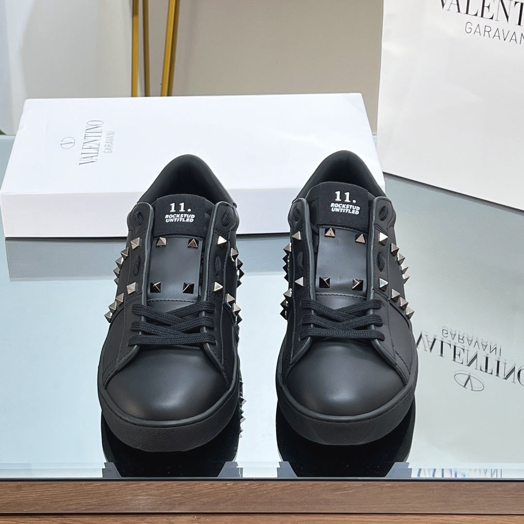 VALENTINO 25S GARAVANI ROCKSTUD UNTITLED STUDDED SNEAKERS IN BLACK LAMBSKIN - 35