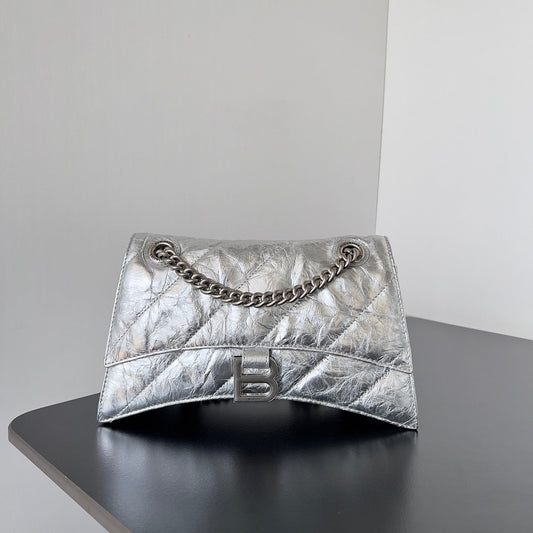 CRUSH CHAINED BAG 25 З СРІБНОЇ МЕТАЛІЗОВАНОЇ ПРОСТІБАНОЇ ТЕЛЯЧОЇ ШКІРИ CRUSHED