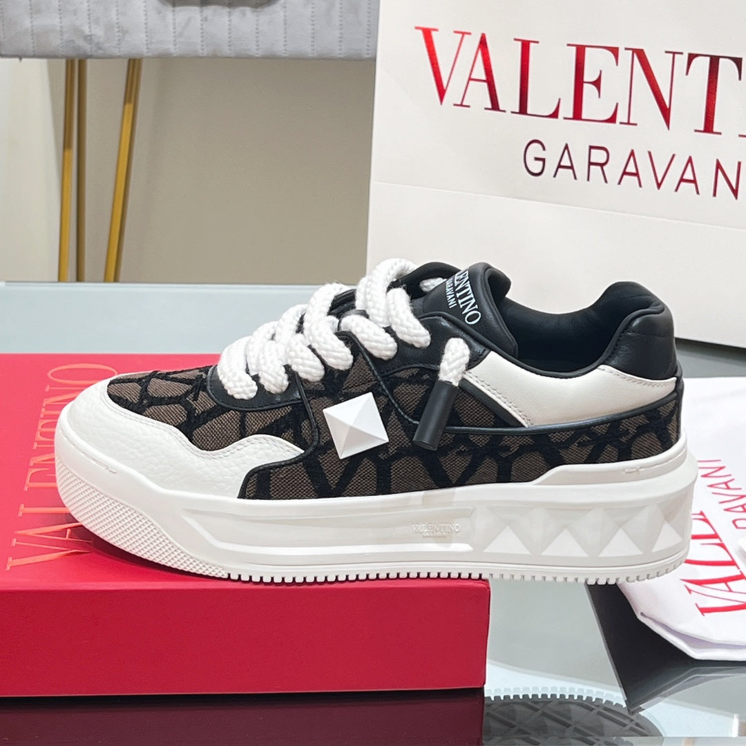 VALENTINO 25S GARAVANI ONE STUD XL PLATFORM SNEAKERS IN WHITE LAMBSKIN AND BROWN CANVAS - 35