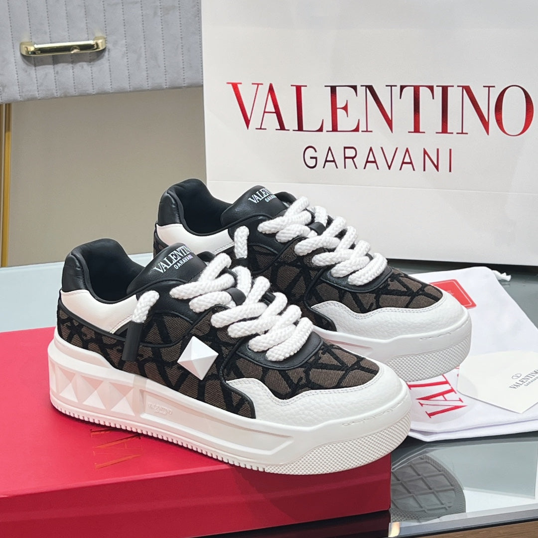 VALENTINO 25S GARAVANI ONE STUD XL PLATFORM SNEAKERS IN WHITE LAMBSKIN AND BROWN CANVAS - 35