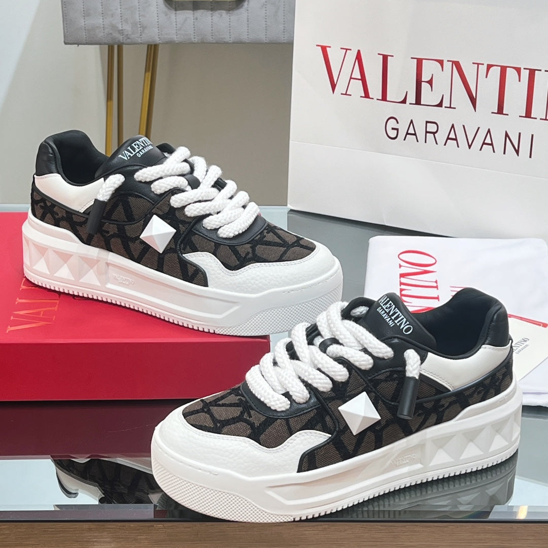 VALENTINO 25S GARAVANI ONE STUD XL PLATFORM SNEAKERS IN WHITE LAMBSKIN AND BROWN CANVAS - 35