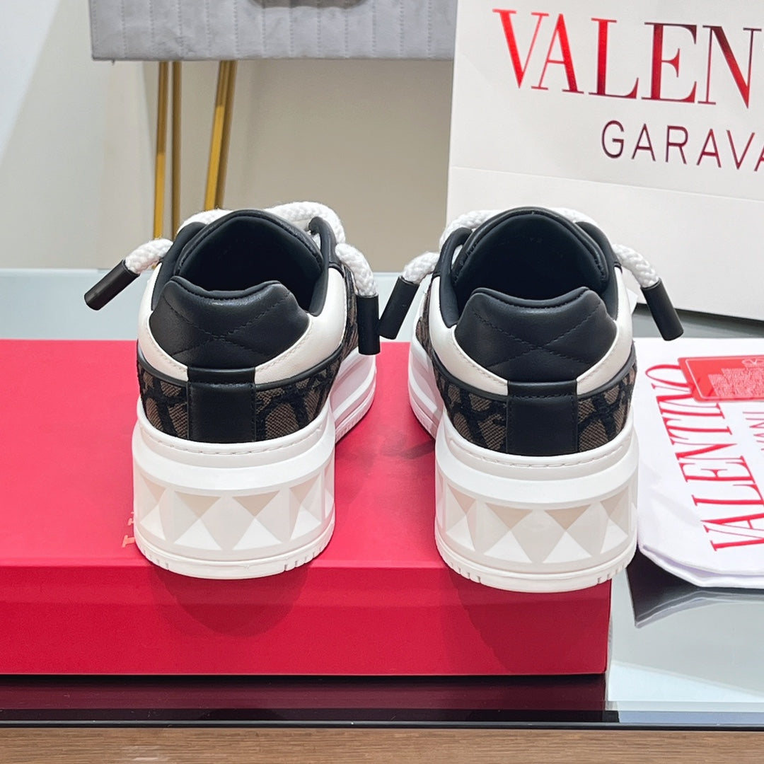 VALENTINO 25S GARAVANI ONE STUD XL PLATFORM SNEAKERS IN WHITE LAMBSKIN AND BROWN CANVAS - 35