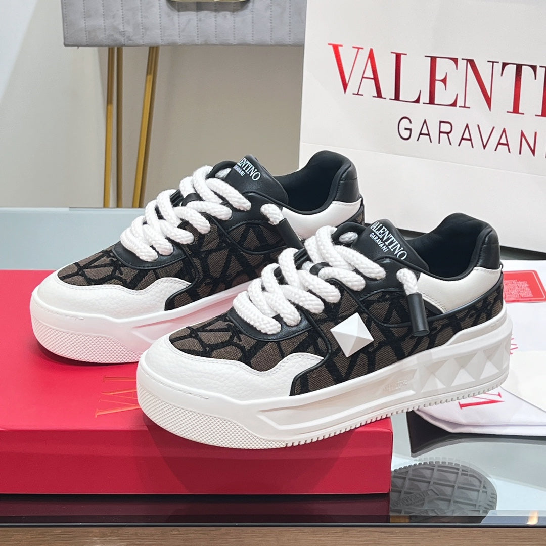 VALENTINO 25S GARAVANI ONE STUD XL PLATFORM SNEAKERS IN WHITE LAMBSKIN AND BROWN CANVAS - 35
