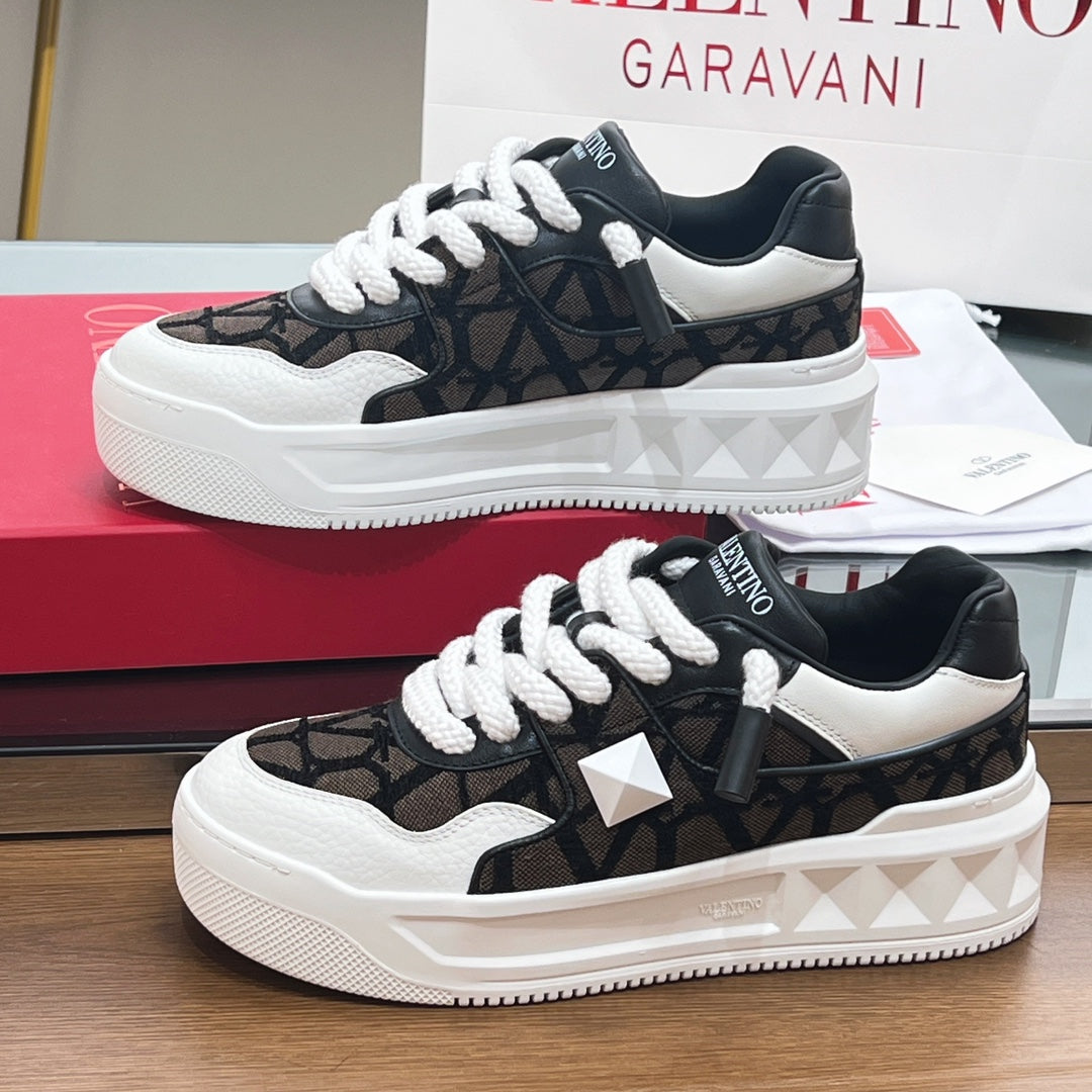 VALENTINO 25S GARAVANI ONE STUD XL PLATFORM SNEAKERS IN WHITE LAMBSKIN AND BROWN CANVAS - 35