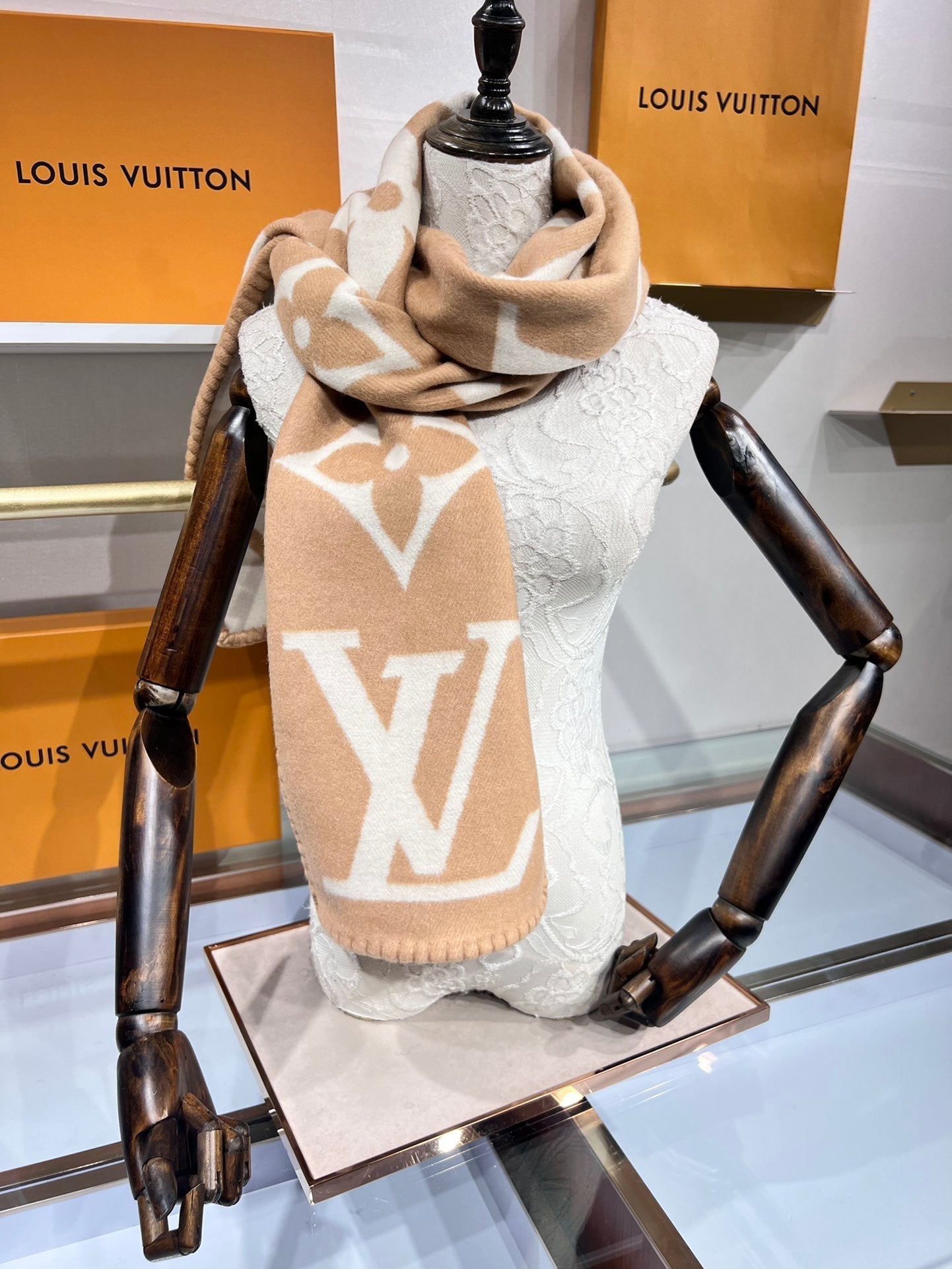 LV SCARF 240 CM IN CASHMERE 737198