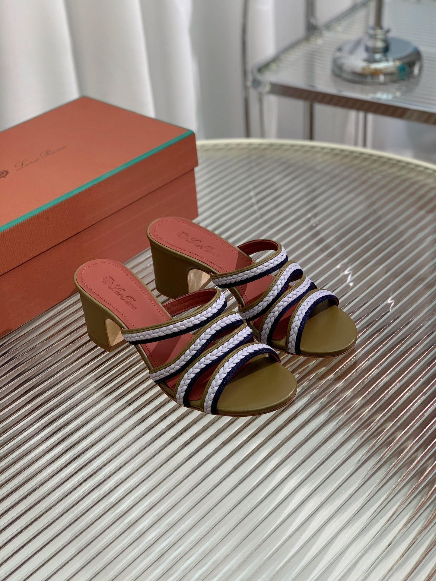 LP SPRIGHTLY CHARMS MID-SANDAL WHITE AND OLIVE CALFSKIN - 35