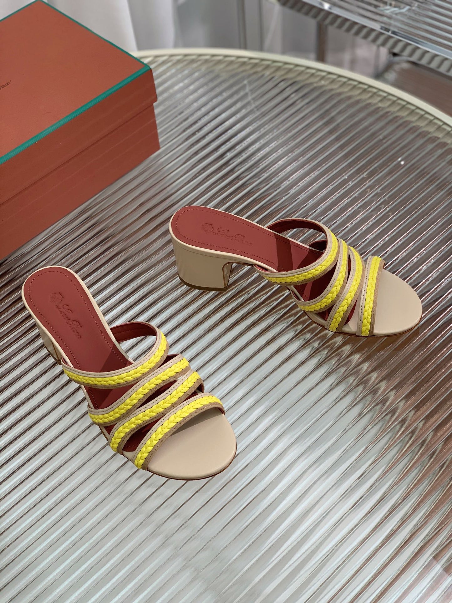 LP SPRIGHTLY CHARMS MID-SANDAL LEMON CALFSKIN - 35